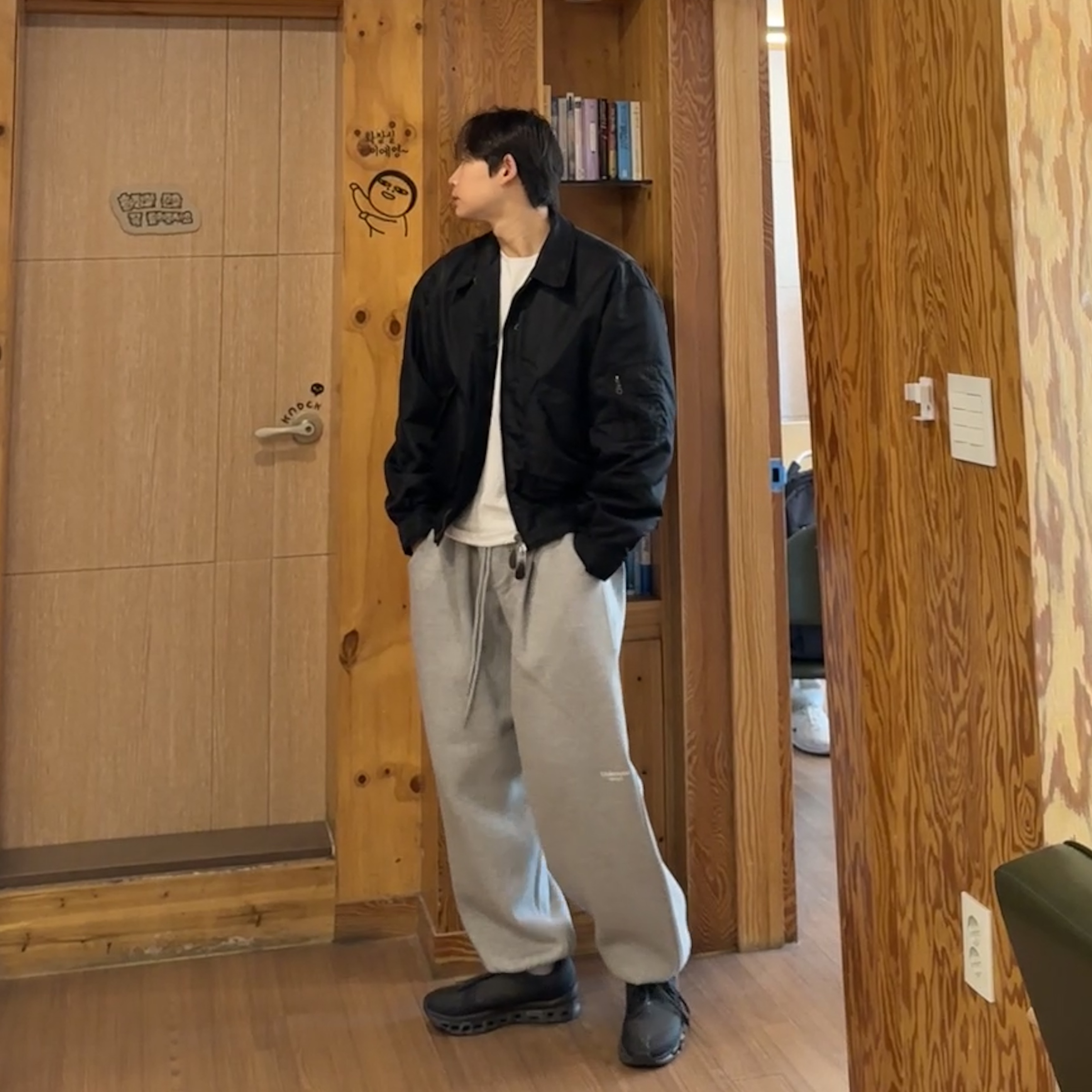 On Running x Post Archive Faction (Paf) Cloudmonster 2 Thorn Brown, Undermycar Mu.03 Anti Fxxking Logo Play Oversized Sweat Jogger Melange Gray 착용 스타일 - 2