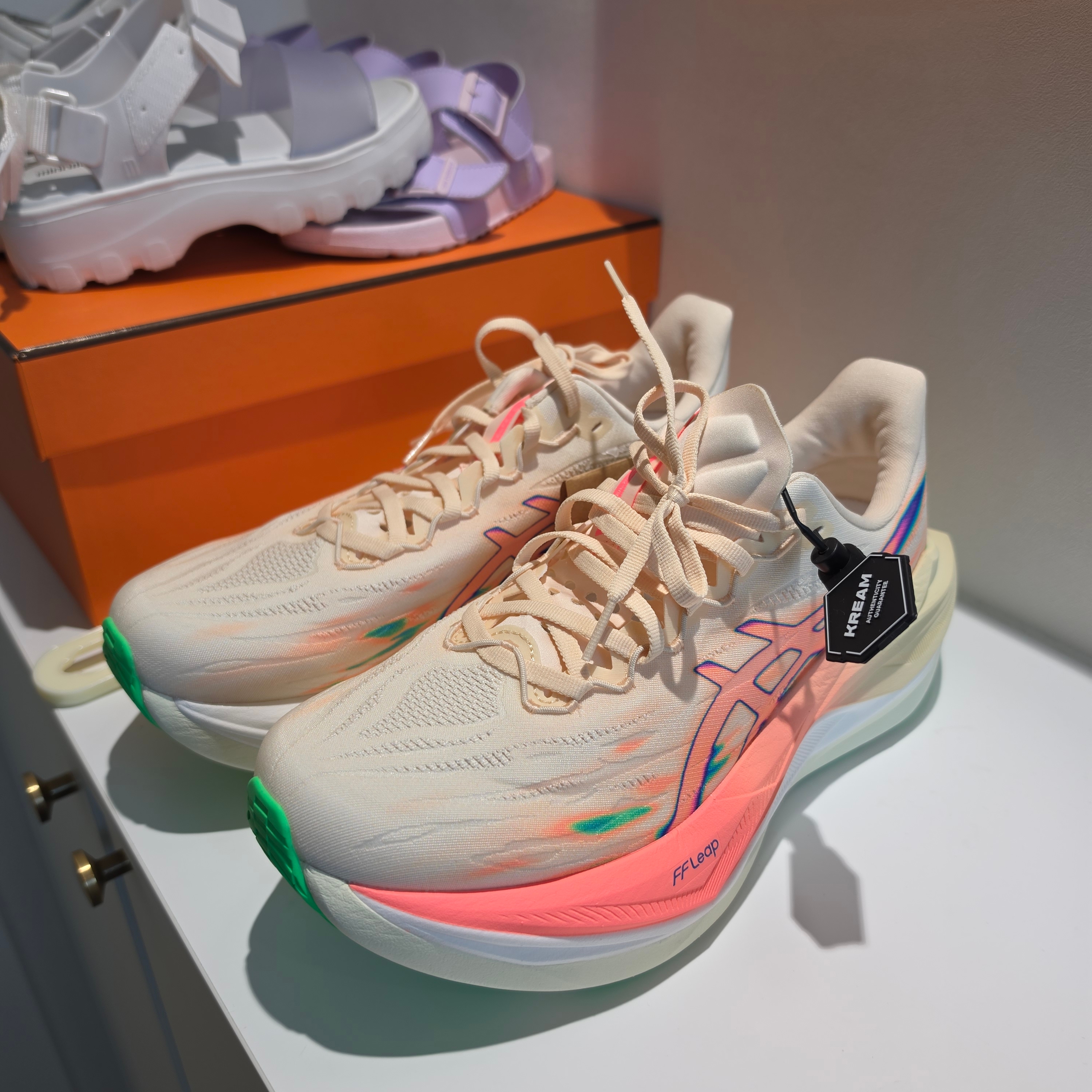 Asics Superblast 3 Seashell Sun Coral 착용 스타일
