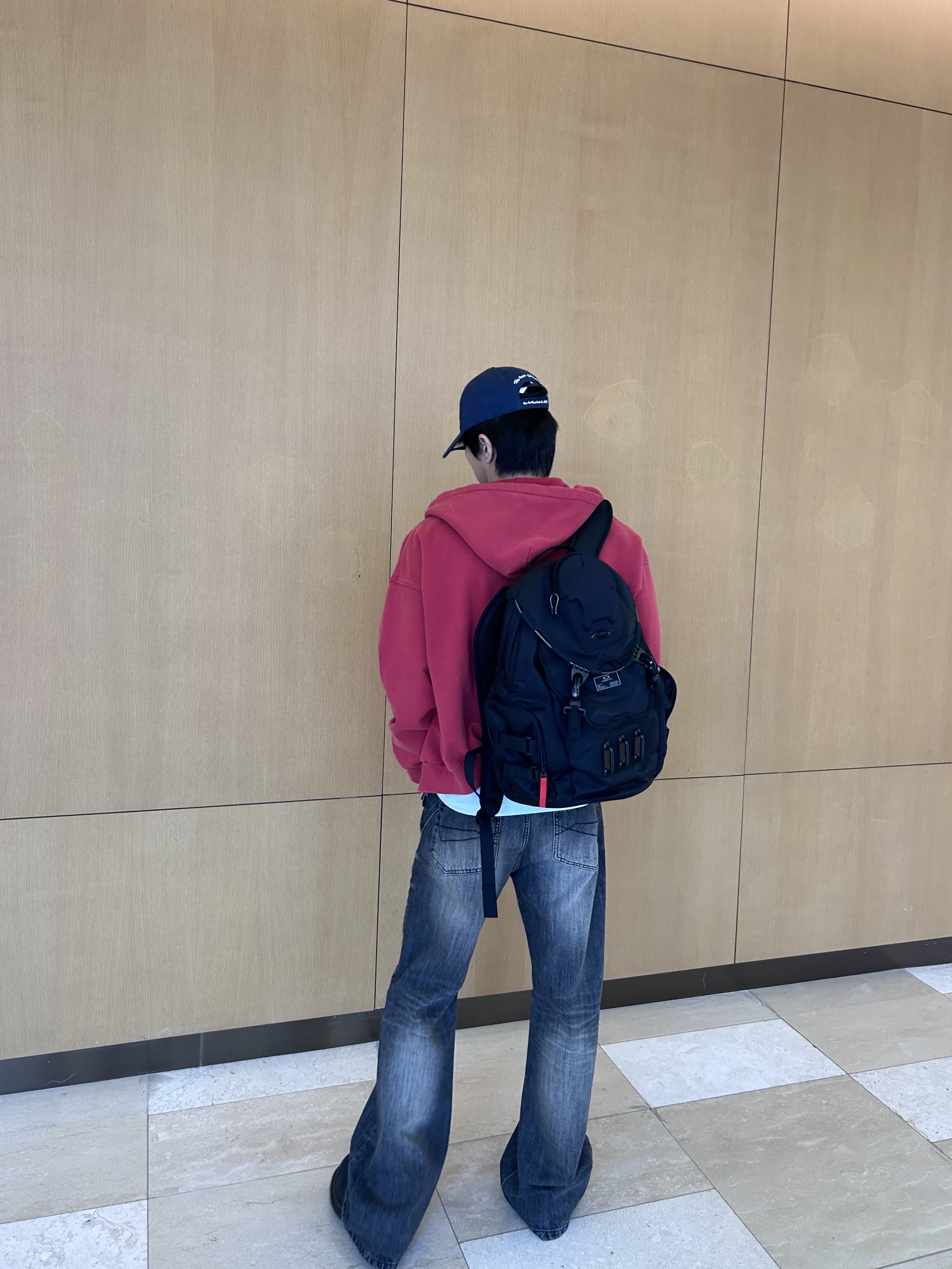 Oakley Bathroom Sink RC Backpack Blackout - 26SS, Dr. Martens 1461 MT Black 착용 스타일 - 1