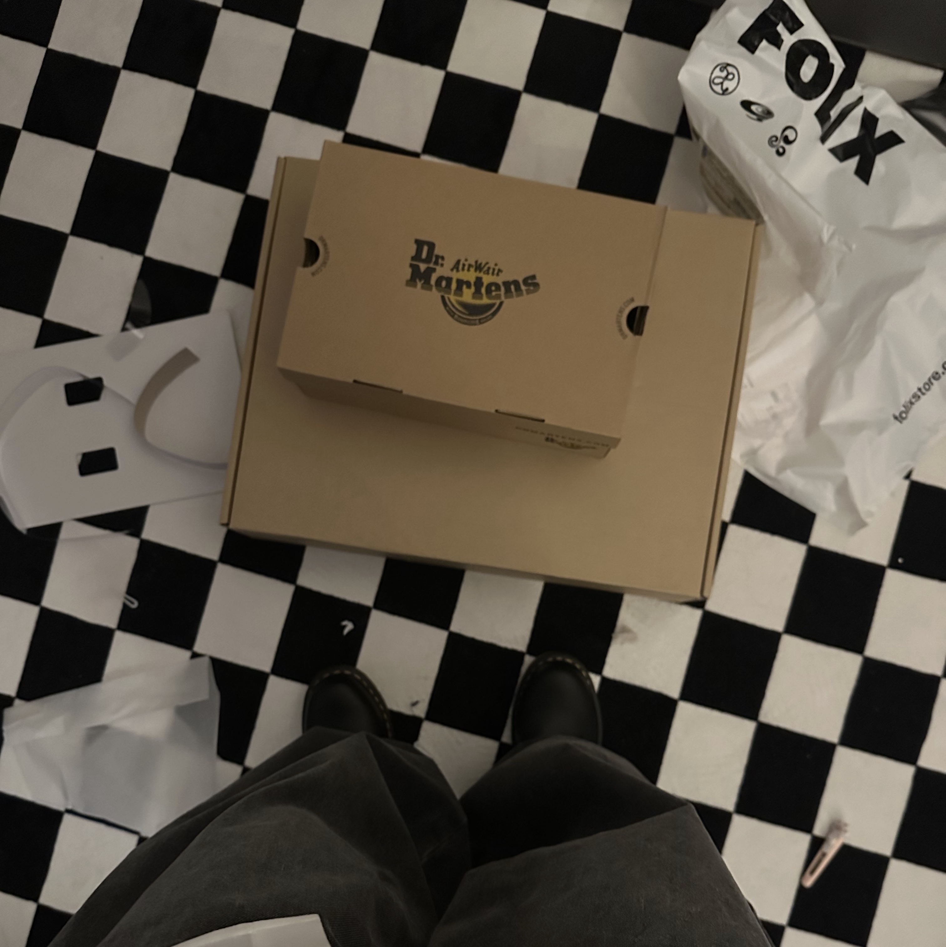 Dr. Martens 1461 Smooth Black 착용 스타일 - 1