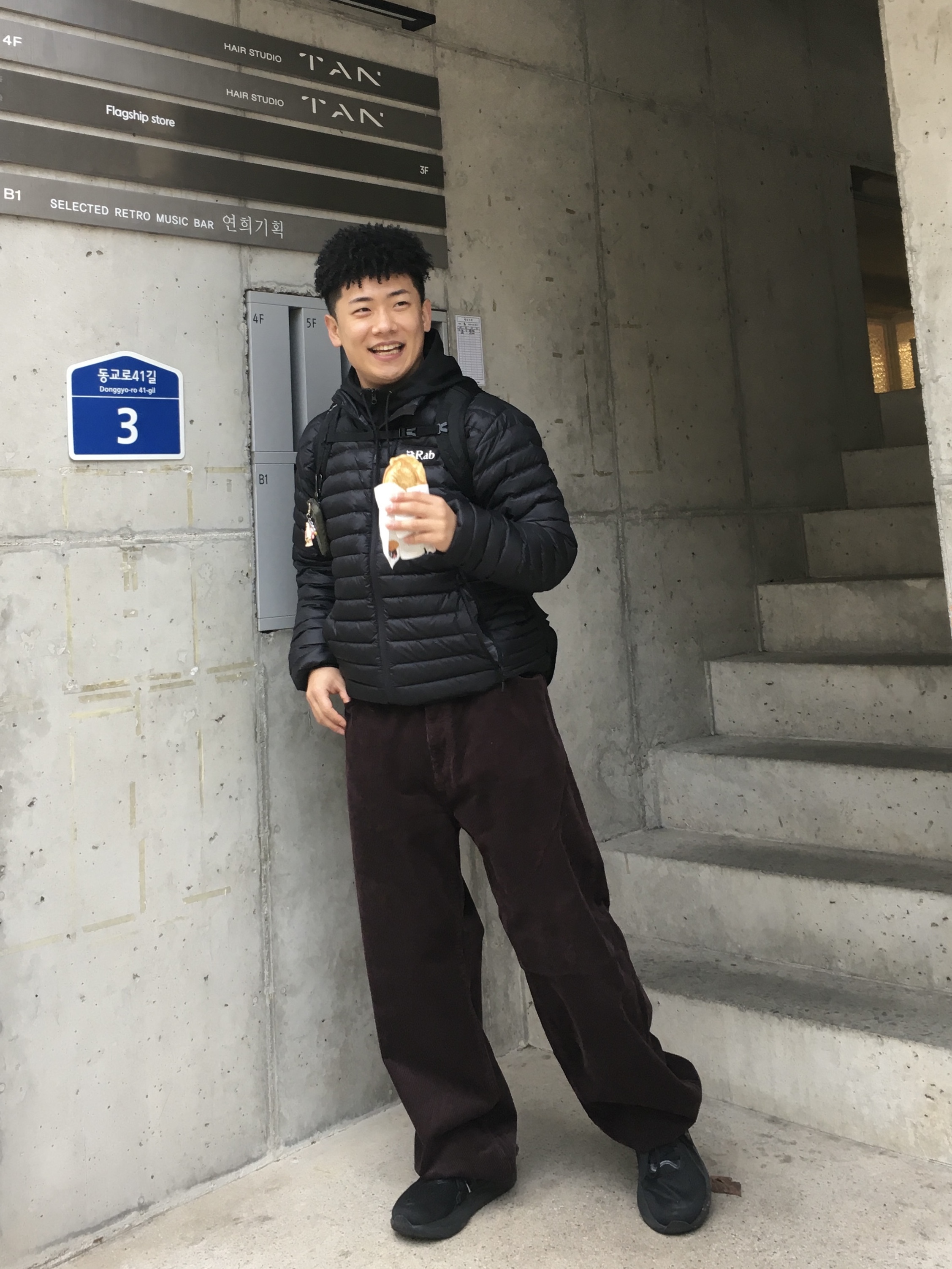 Rab Microlight Alpine Jacket Black, Asics Gel-Kayano 30 Black 착용 스타일 - 1