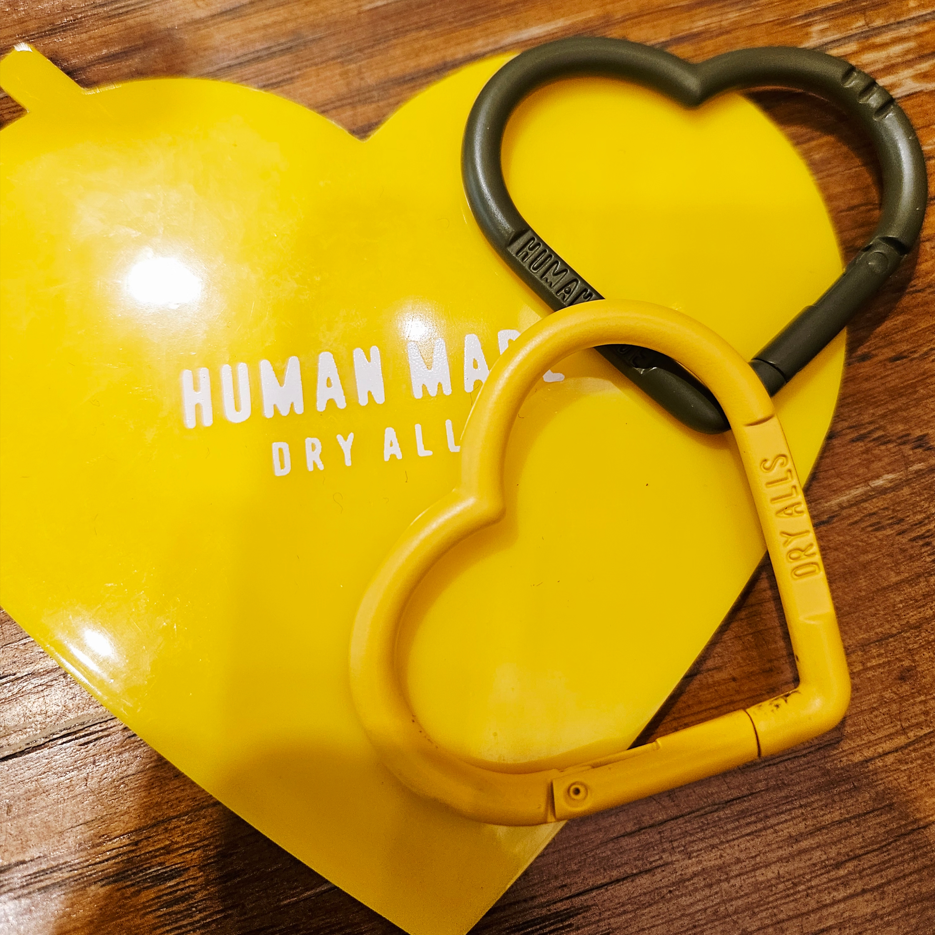 Human Made Heart Carabiner Olive Drab, Human Made Heart Carabiner Yellow 착용 스타일 - 4