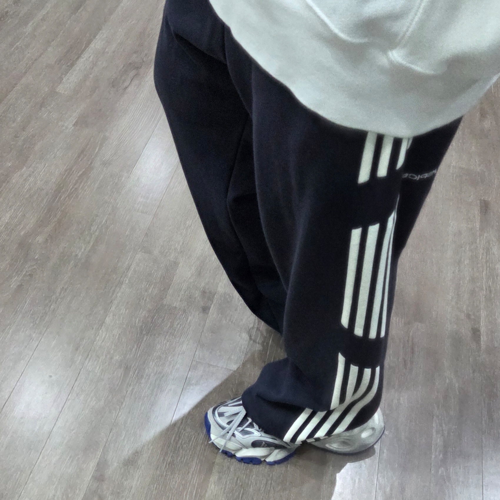 Adidas Vento XLG Deluxe Sneakers Grey 착용 스타일