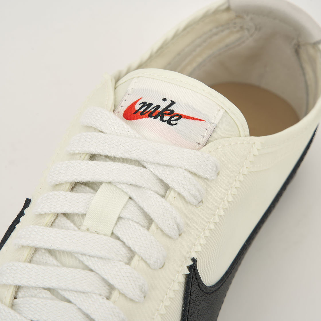 (W) 나이키 문 슈 소프트 펄 앤 블랙((W) Nike Moon Shoe Soft Pearl and Black) - 7