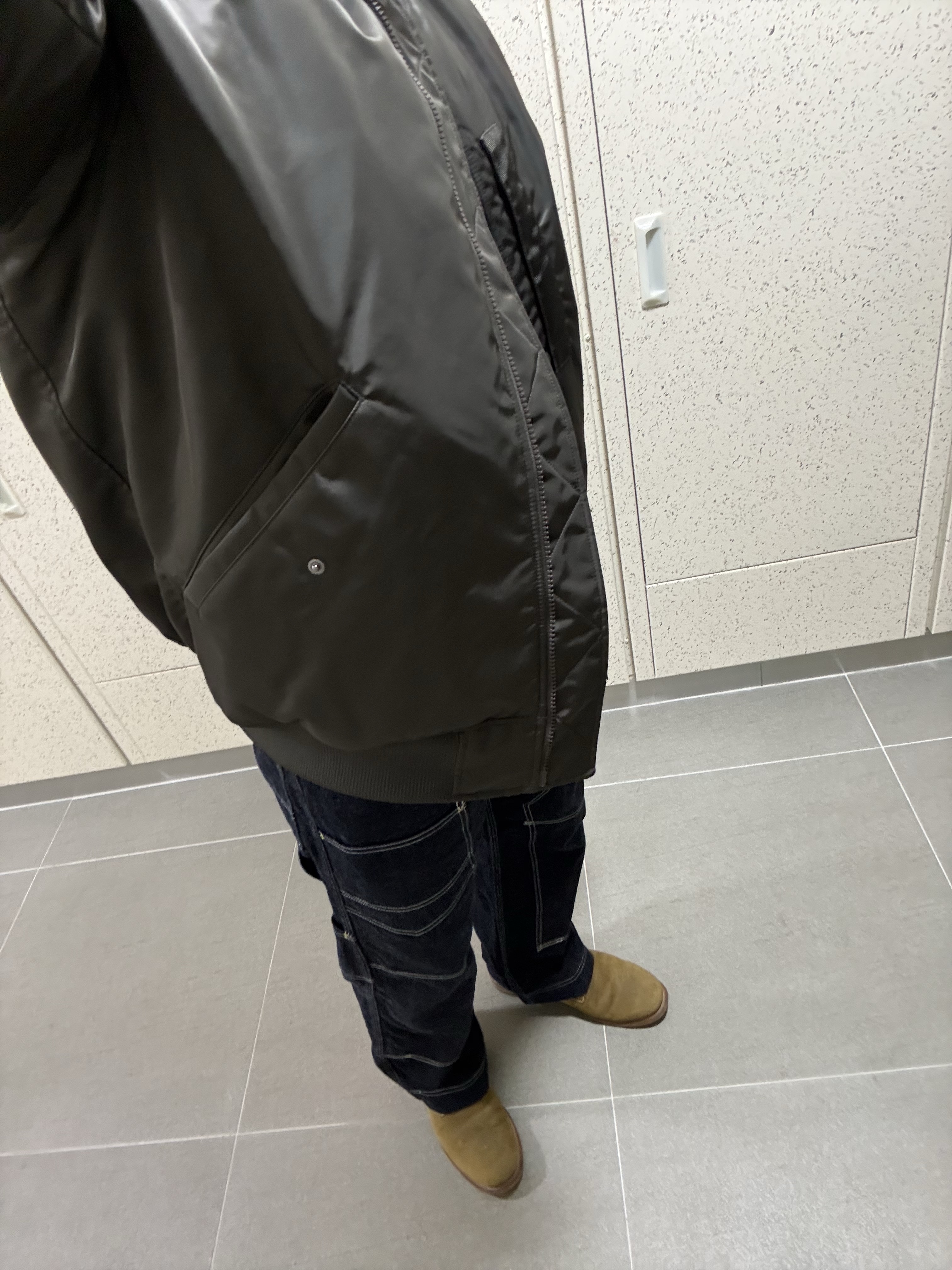 Uniqlo x Jil Sander Hybrid Down Oversized MA-1 Jacket Gray 착용 스타일 - 2