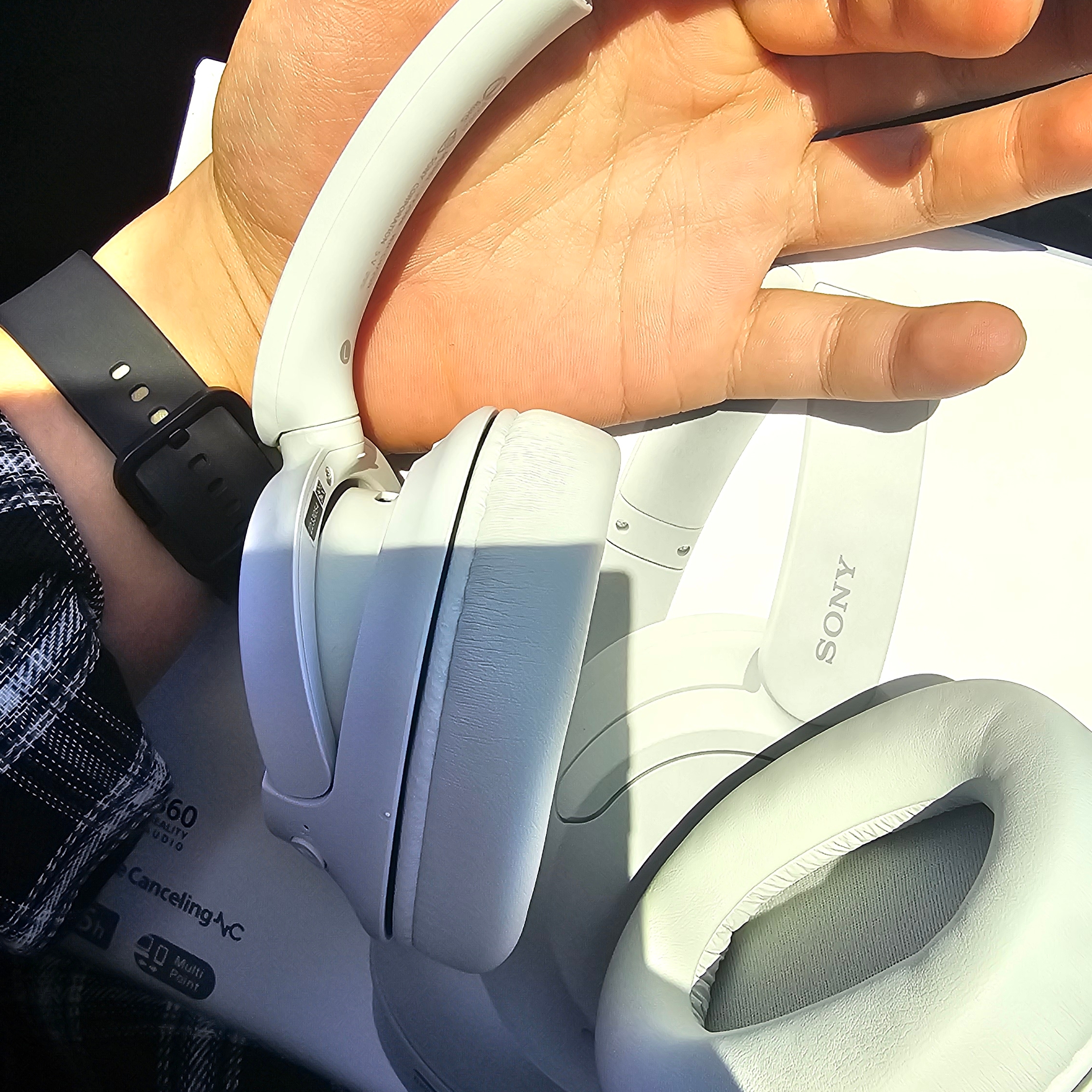 Sony WH-CH720N White (Sony Korea Ver.) 착용 스타일