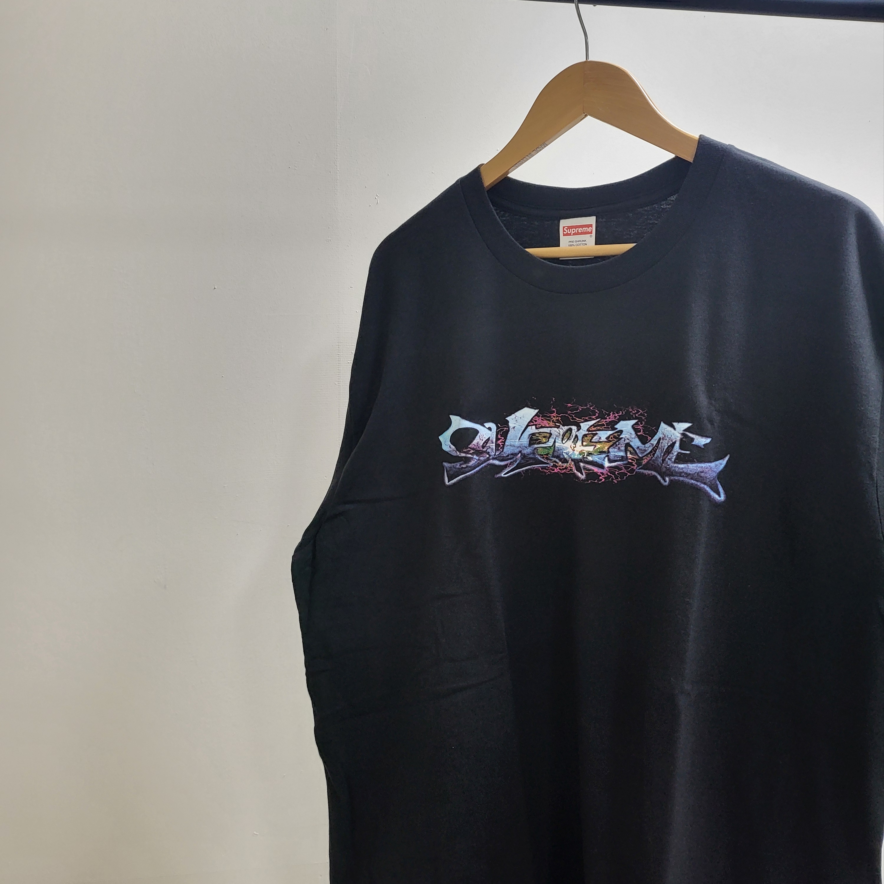 Supreme Tag T-Shirt Black - 25FW 착용 스타일 - 1