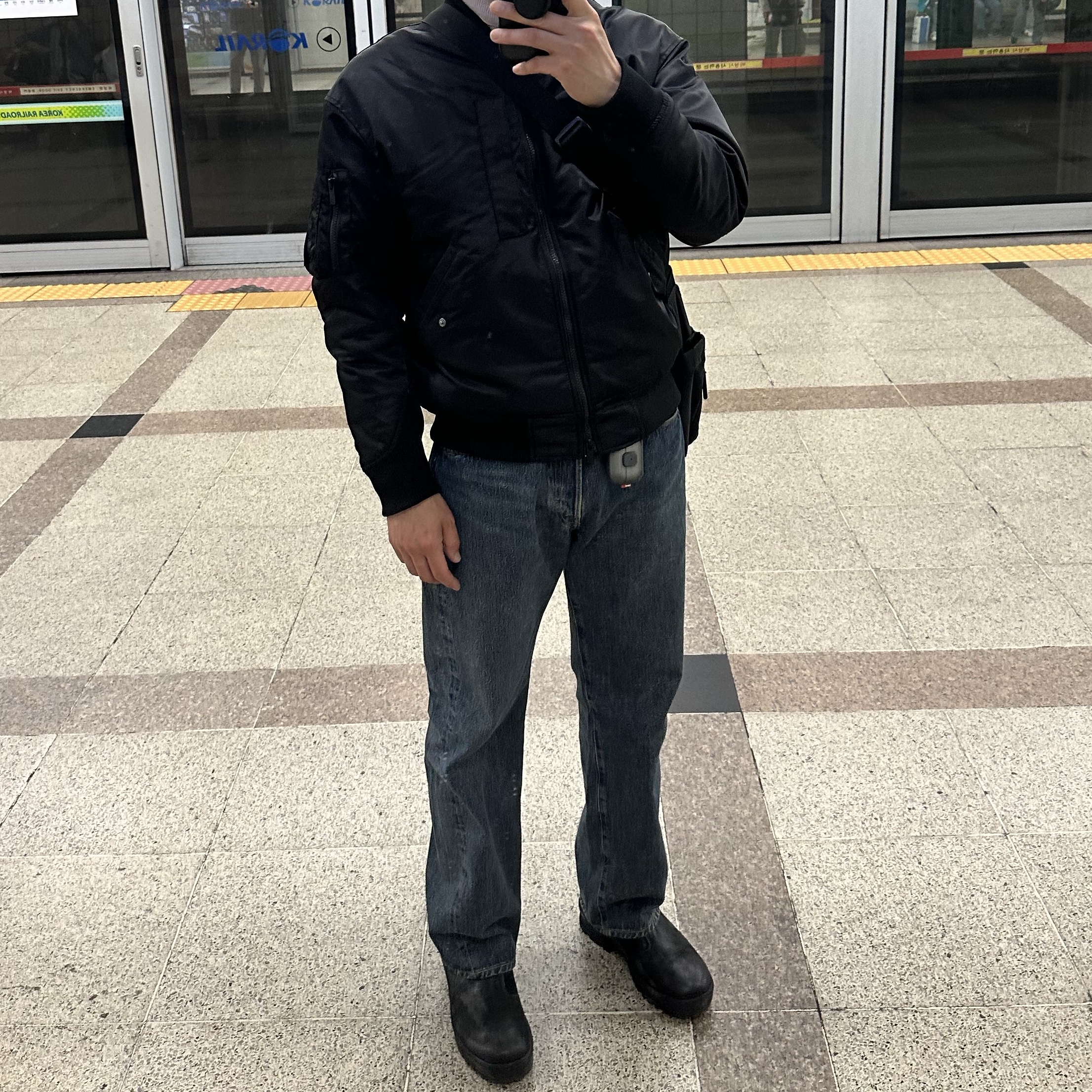 Uniqlo x Jil Sander Hybrid Down Oversized MA-1 Jacket Black 착용 스타일