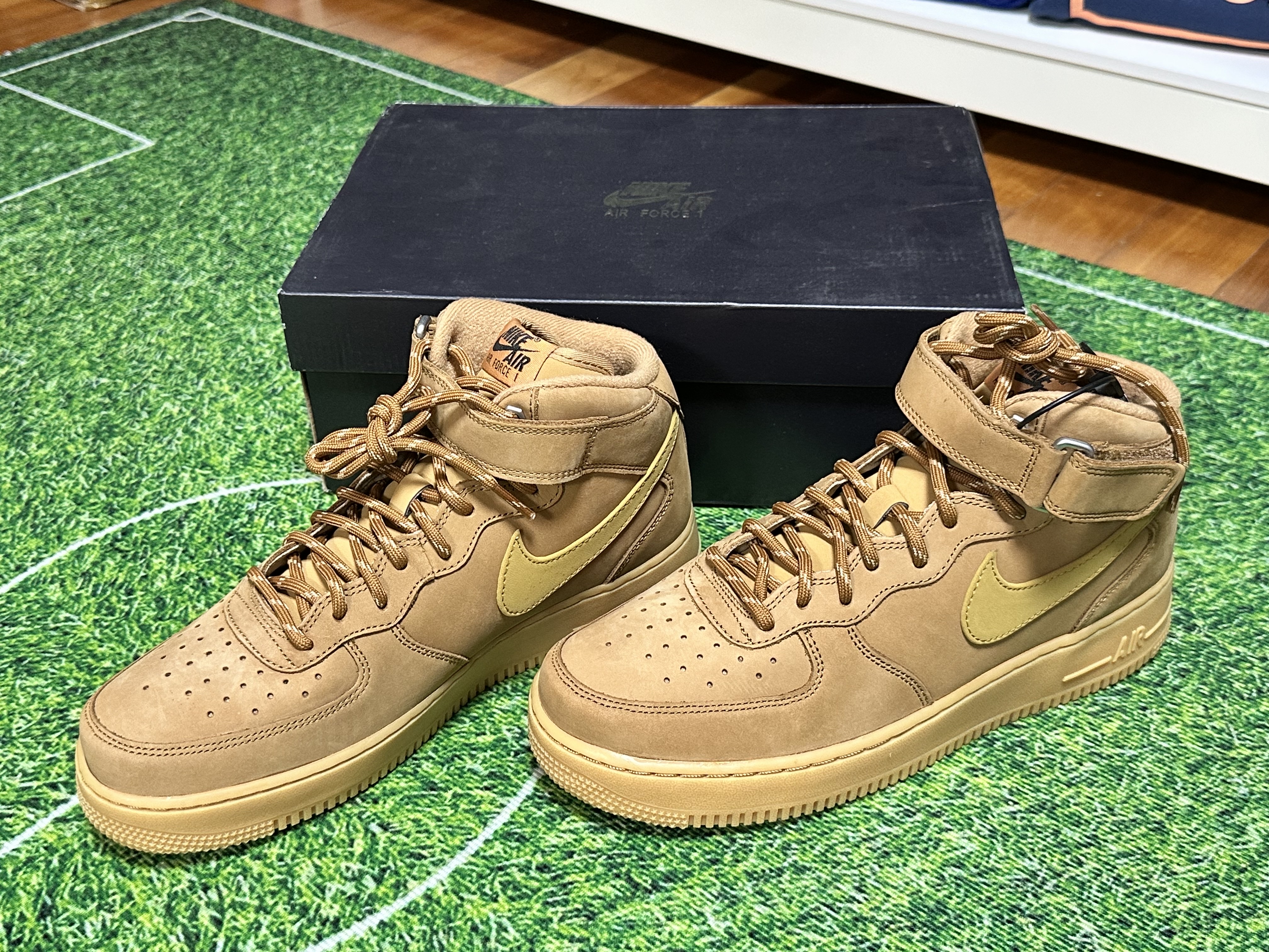 Nike Air Force 1 Mid '07 WB Flax 착용 스타일