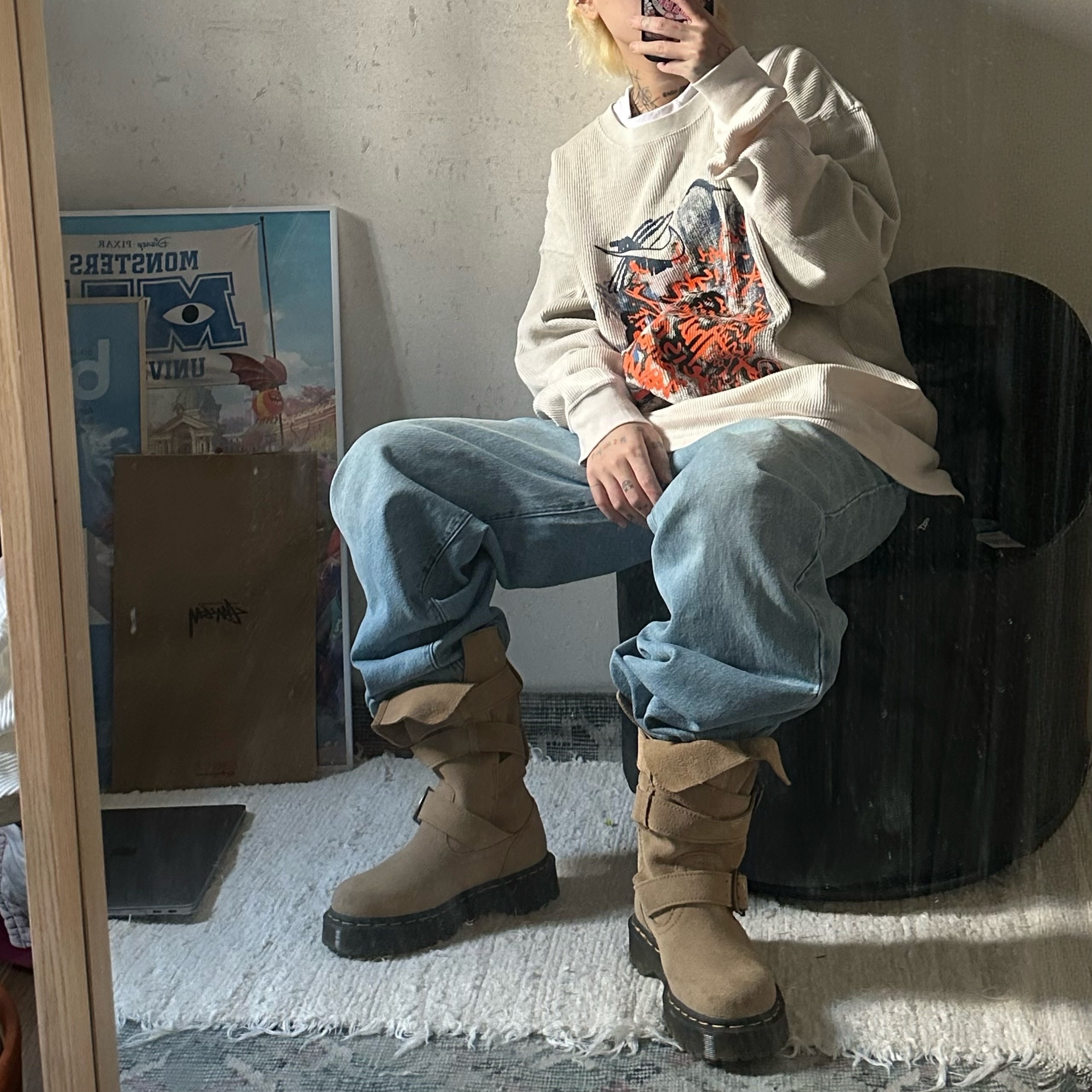 Dr. Martens Anistone Strap Tan 착용 스타일