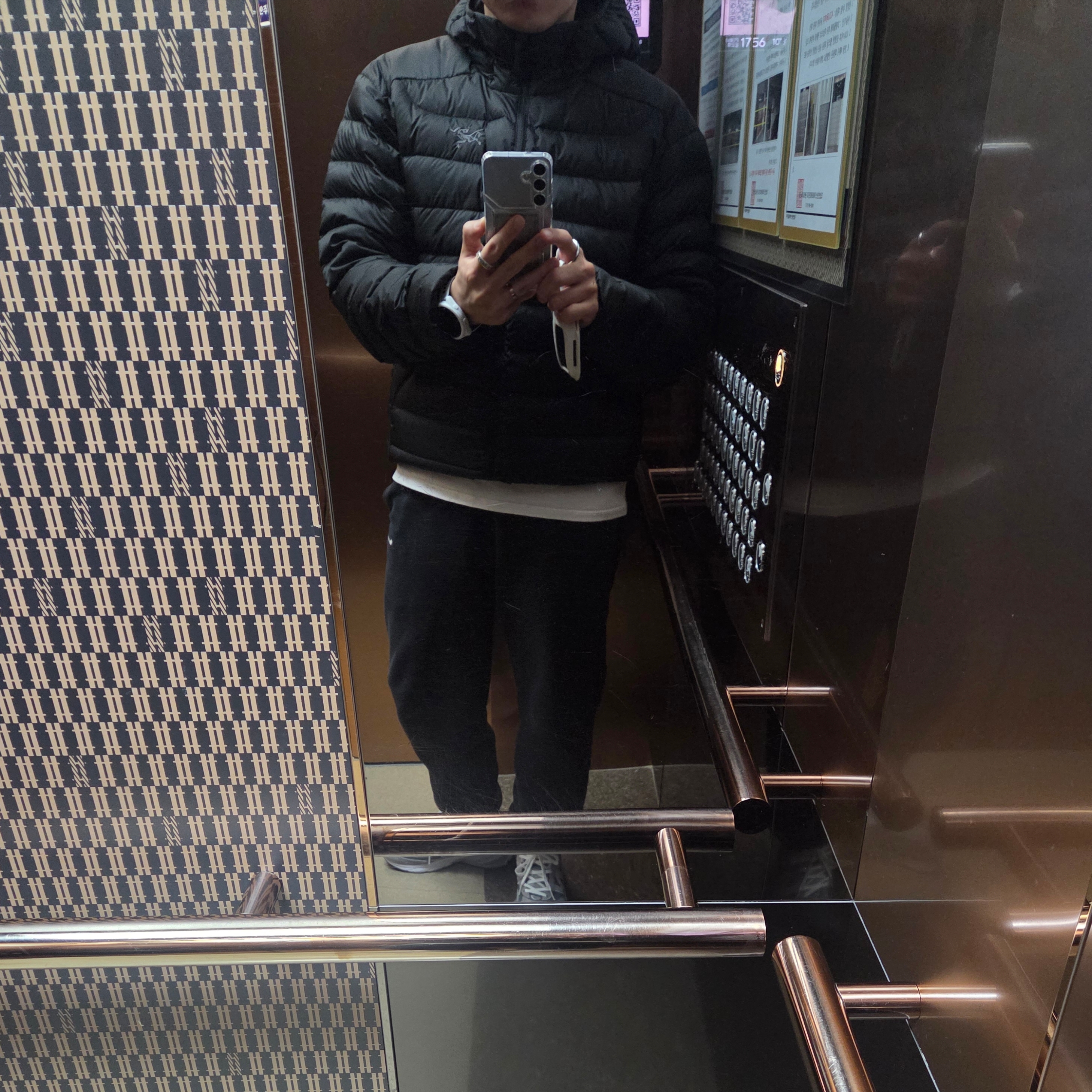Arc'teryx Cerium Hoody Black, New Balance 990v6 Made in USA Grey - D Standard 착용 스타일