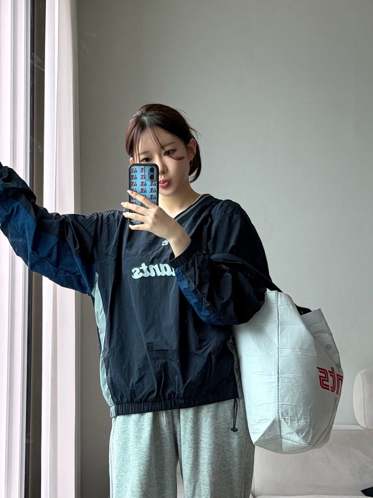 Polyteru x Lotte Giants Woven Pullover Navy 착용 스타일