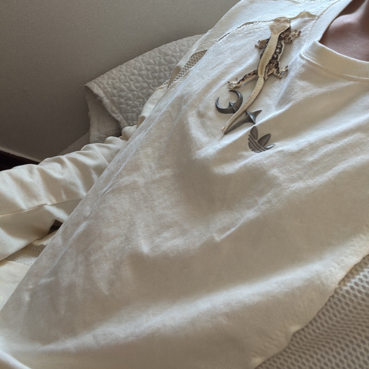 Adidas x Thug Club Long Sleeve T-Shirt Cream White - KR Sizing, Stussy Canvas Coin Pouch Washed Black 착용 스타일 - 3