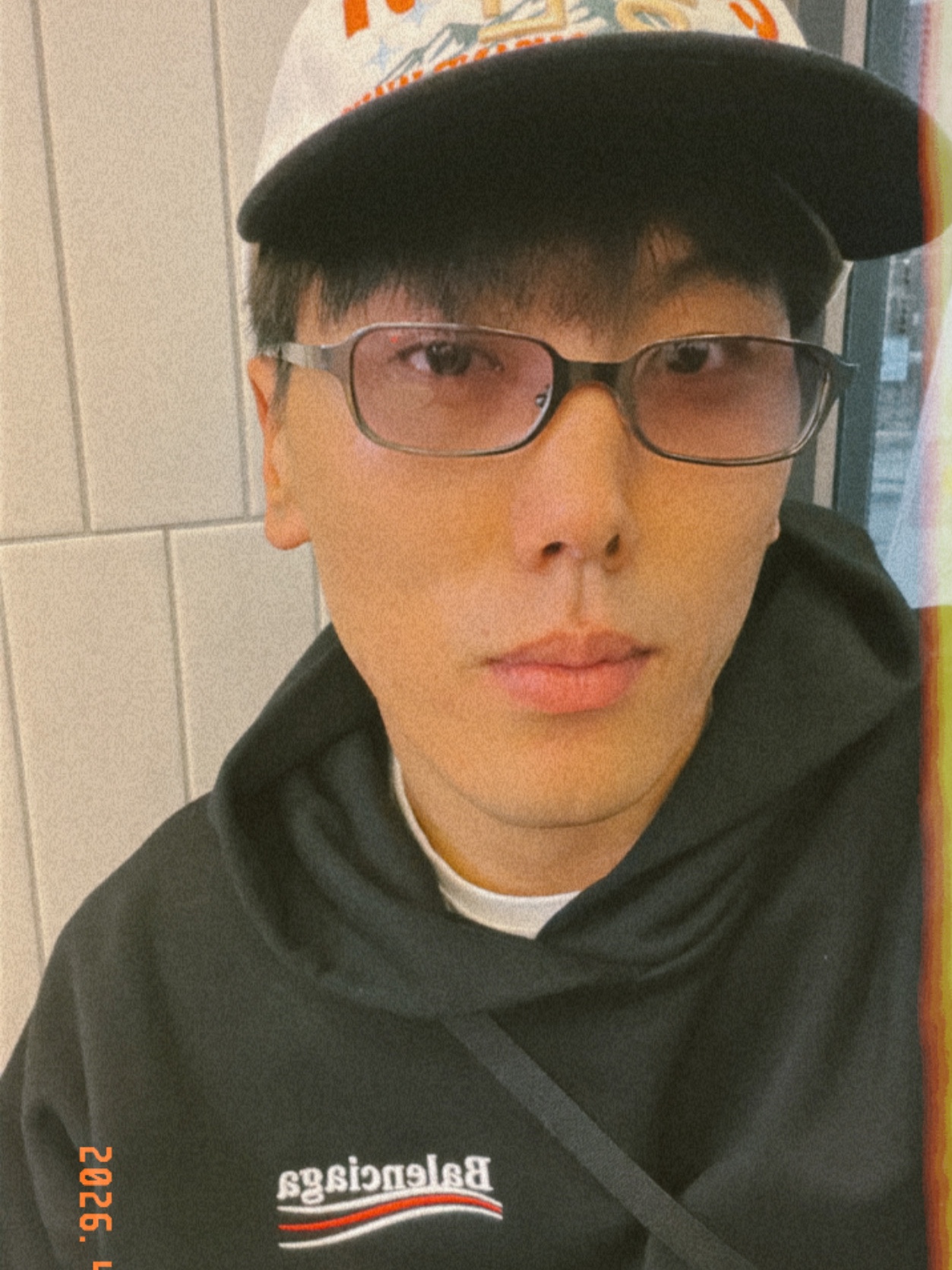 Balenciaga Medium Fit Hoodie Black White, Nike Air Force 1 '07 Low Triple Black 착용 스타일 - 2