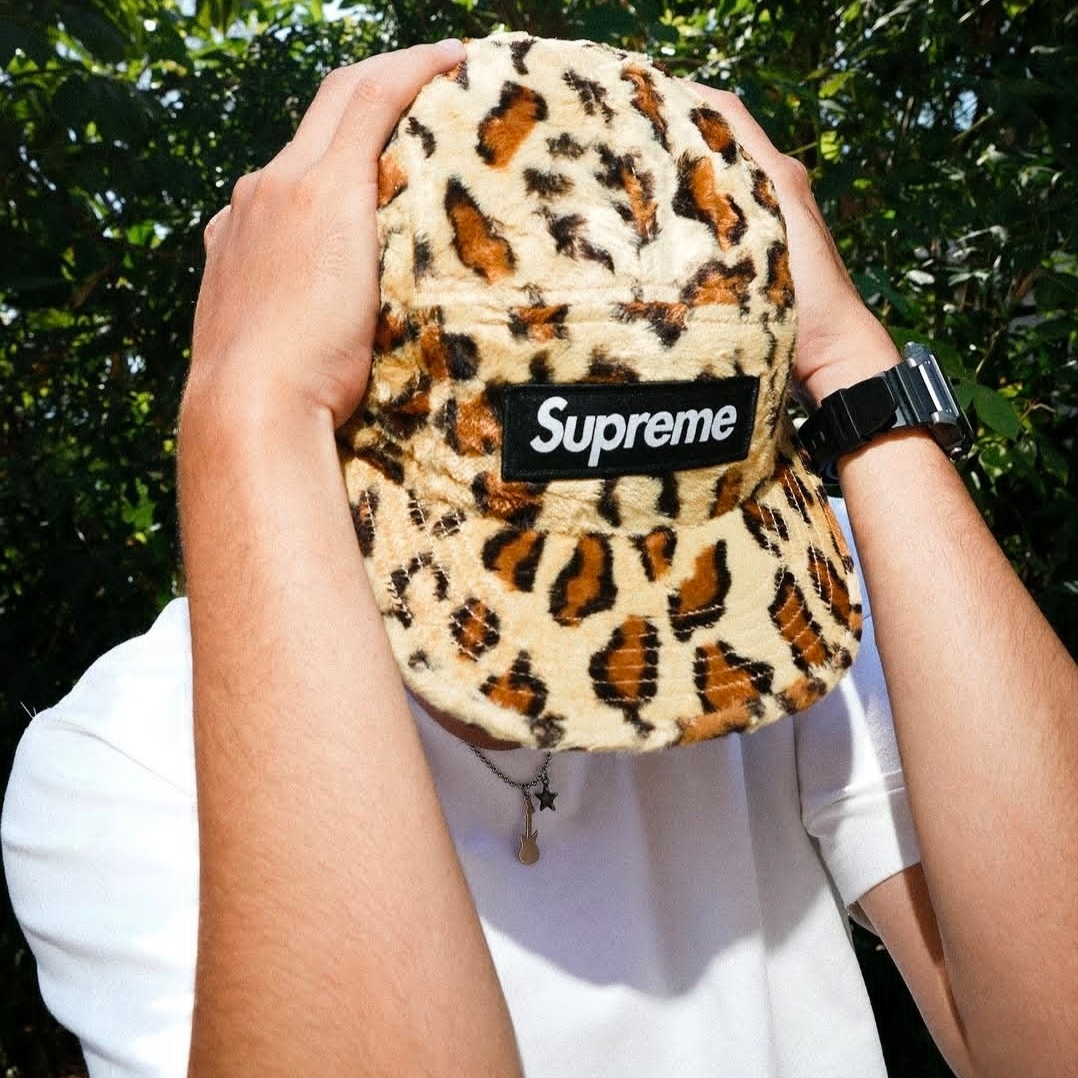 Supreme x GOODENOUGH Crushed Rayon Pile Camp Cap Leopard - 25SS 착용 스타일 - 1