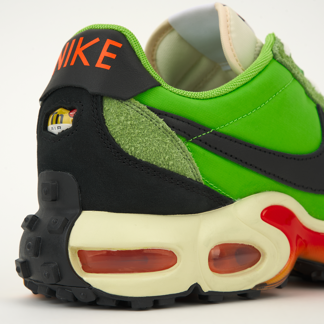 나이키 에어맥스 와플 액션 그린 앤 알티튜드 그린(Nike Air Max Waffle Action Green and Altitude Green) - 8