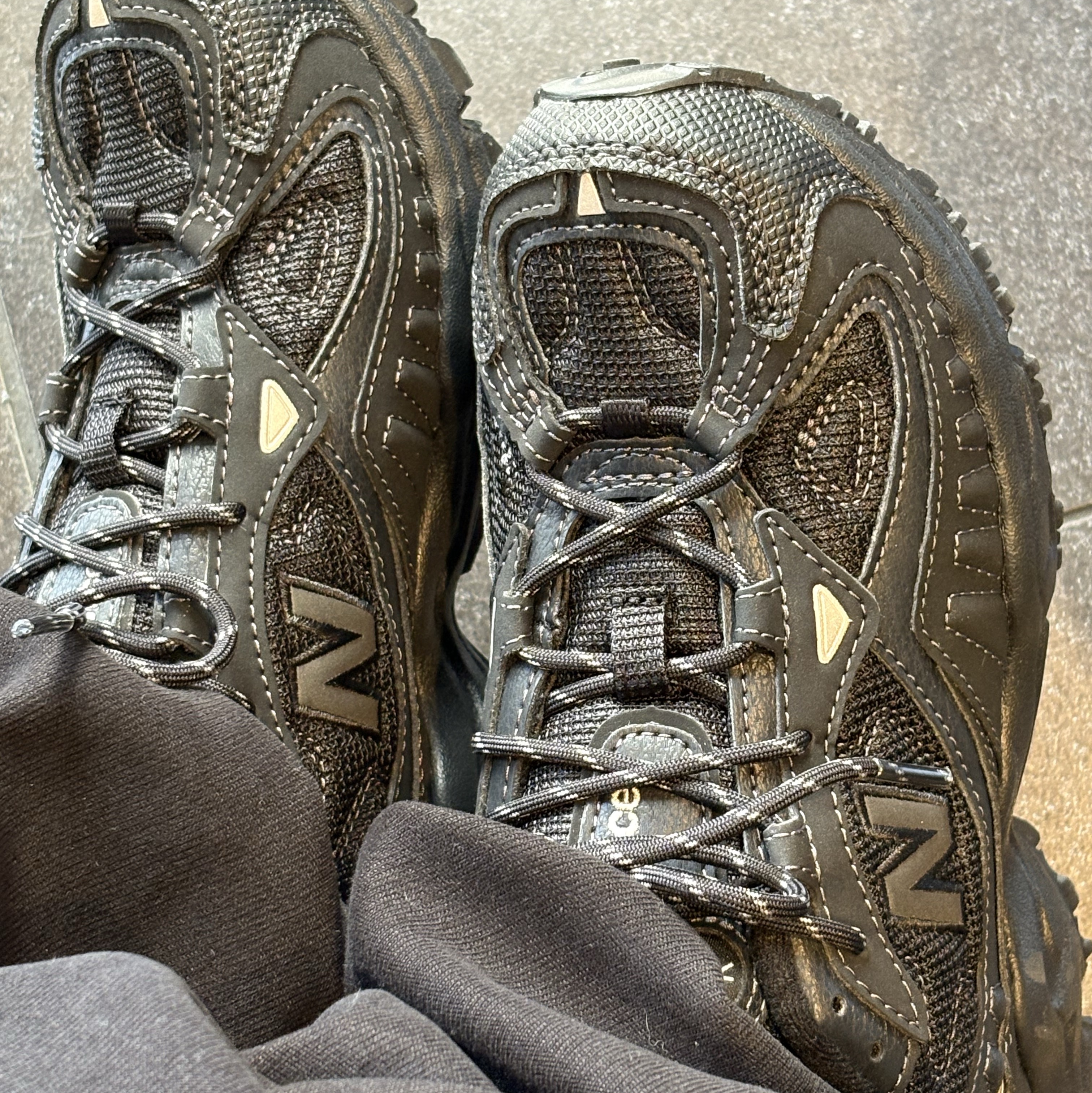 (W) New Balance 703 Black 착용 스타일