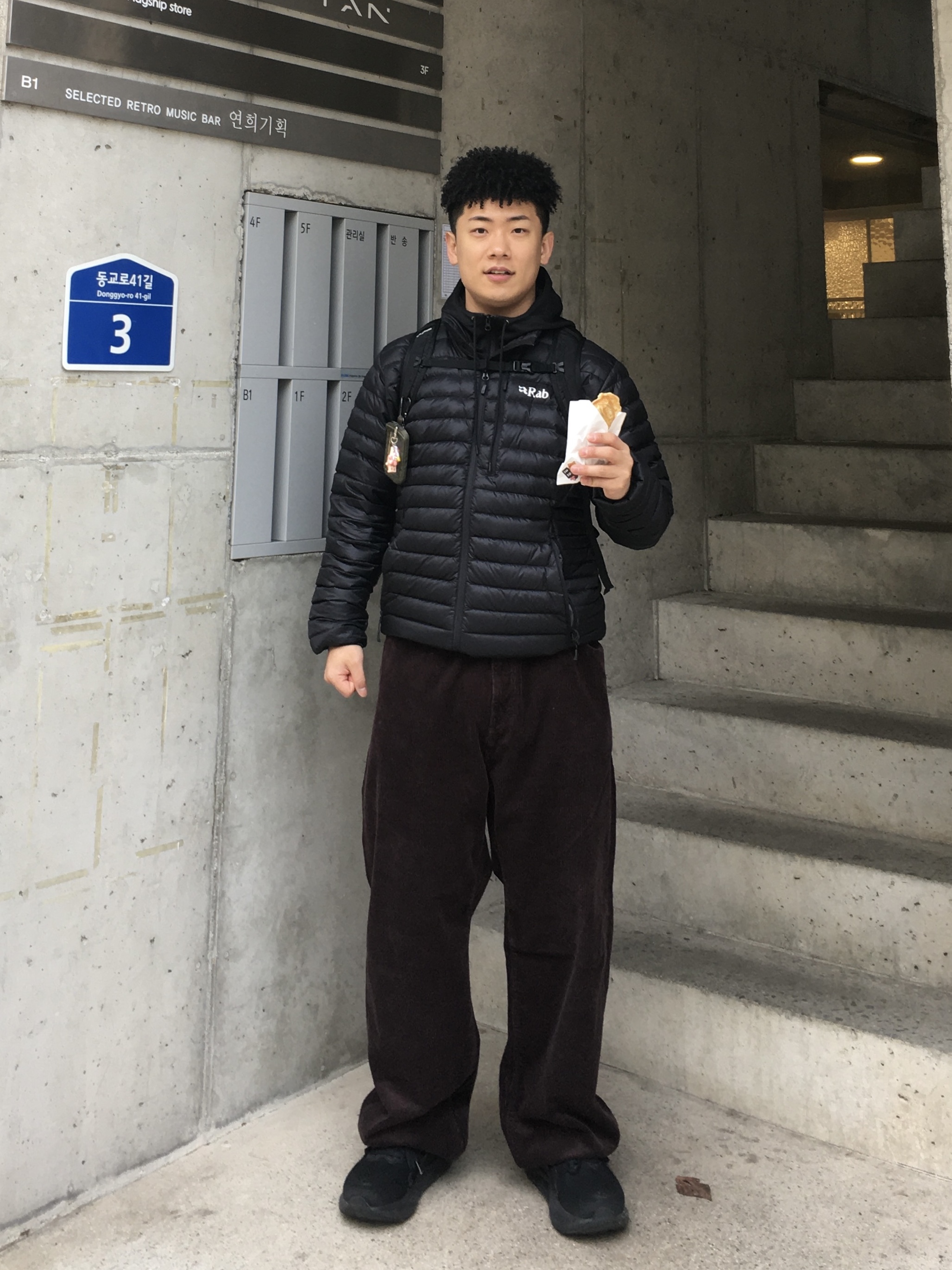 Rab Microlight Alpine Jacket Black, Asics Gel-Kayano 30 Black 착용 스타일 - 2