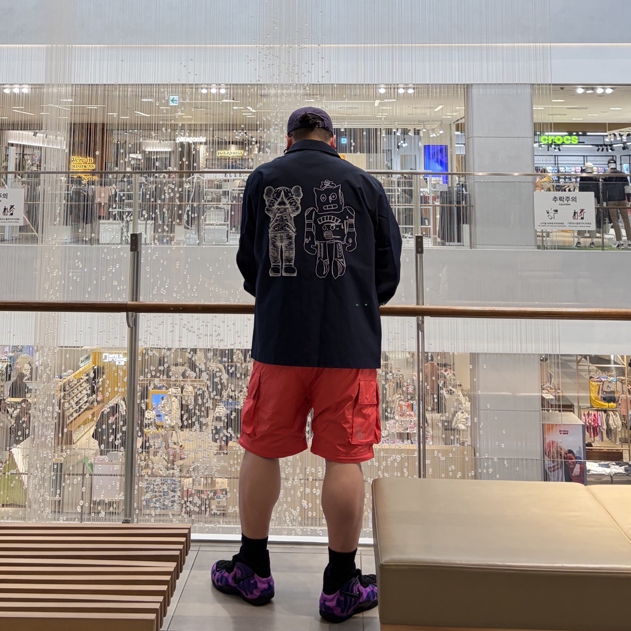 Nike Air Foamposite Pro Pearl White White, Uniqlo UT x Kaws x Warhol Coach Jacket Navy 착용 스타일