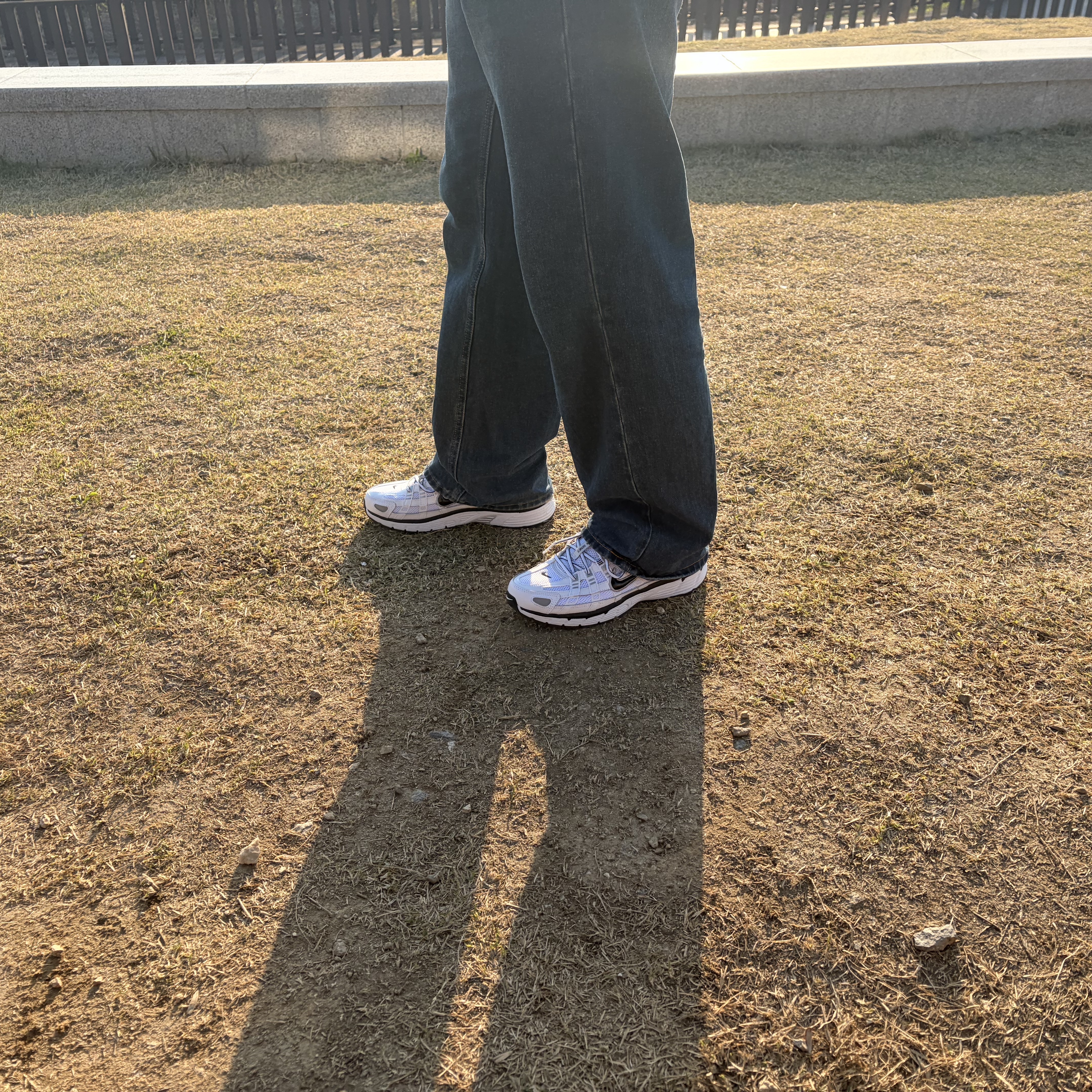 Nike P-6000 White Metallic Silver 착용 스타일