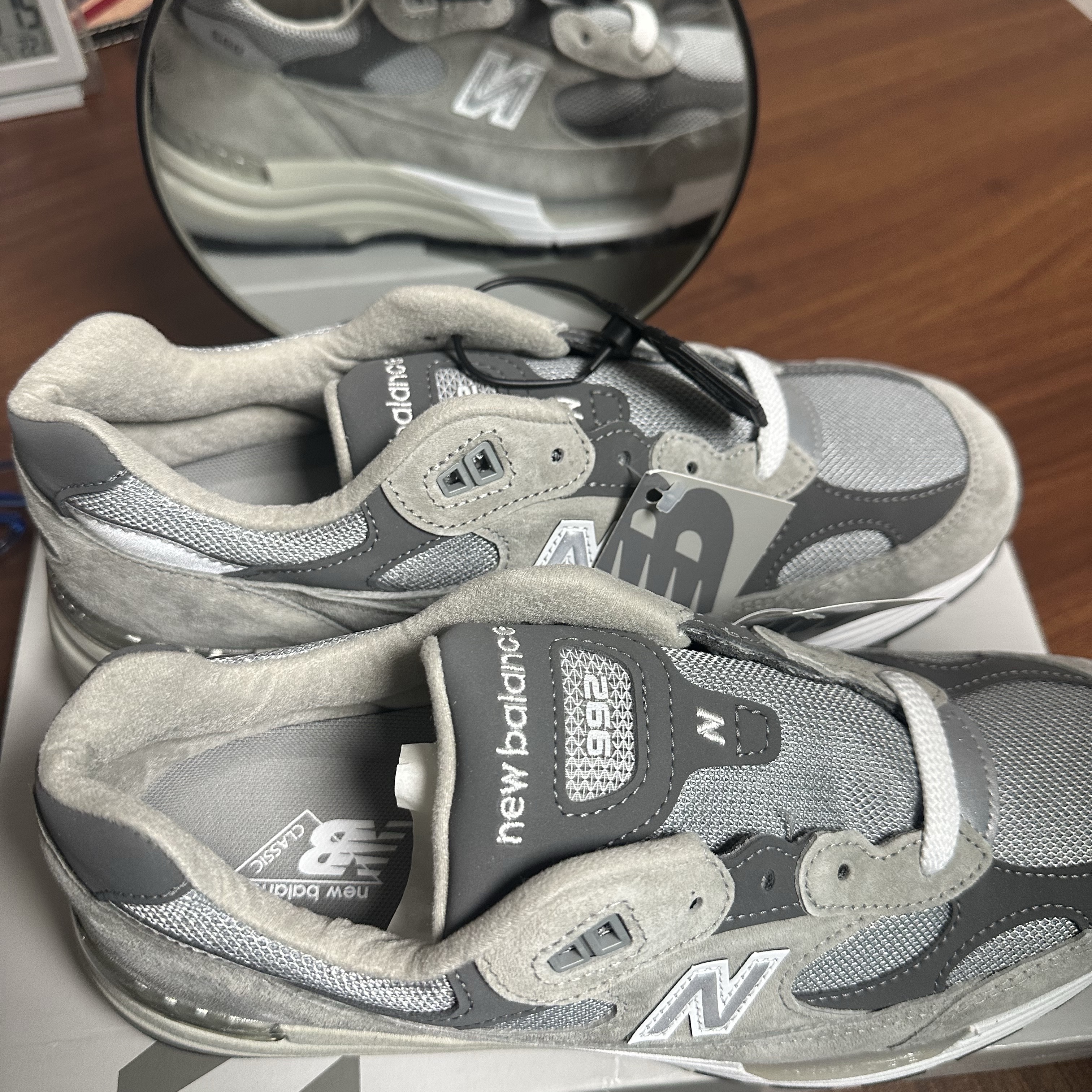 New Balance 992 Made in USA Core Grey Silver Metallic 착용 스타일
