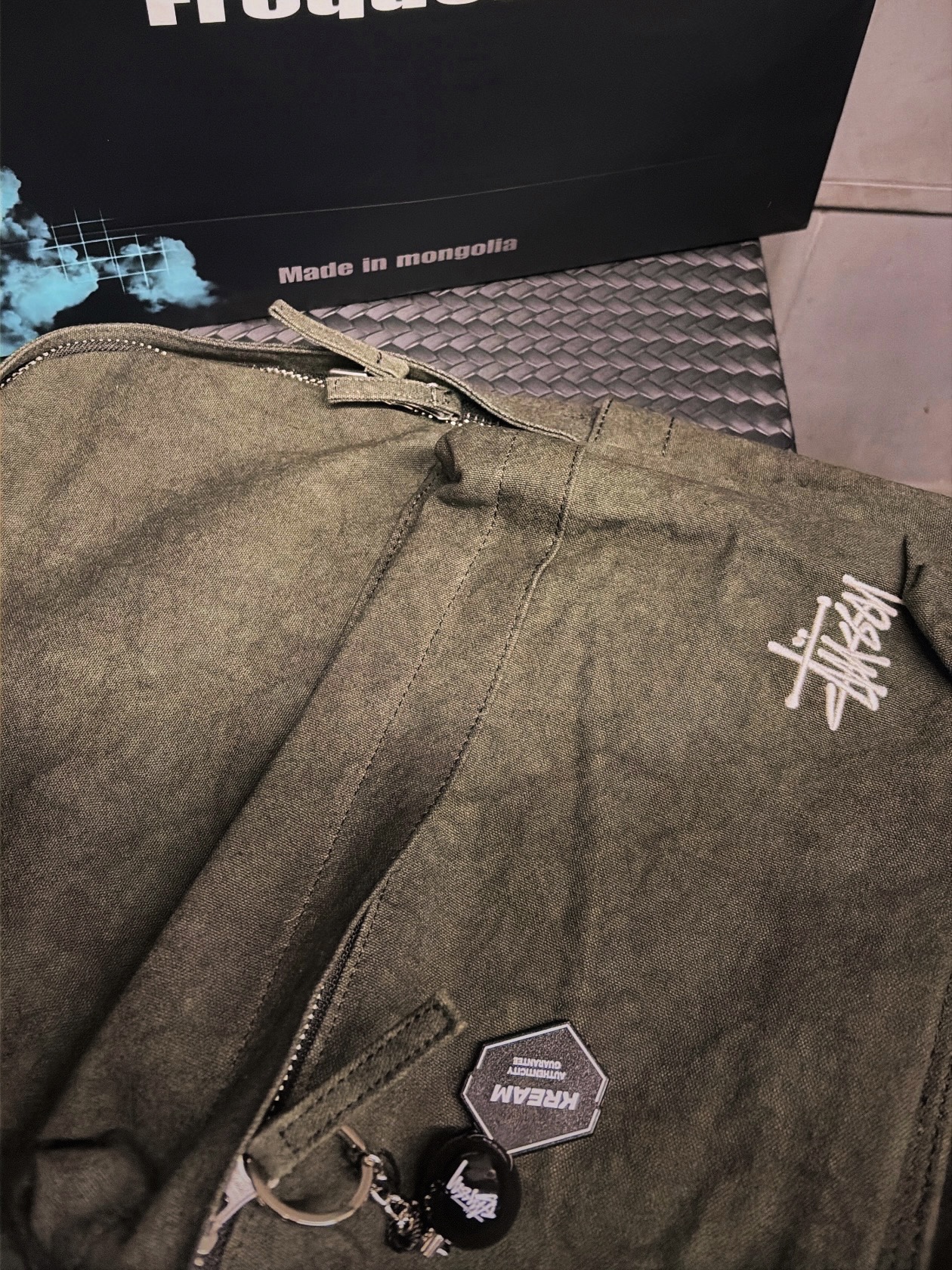 Stussy Basic Stussy Hoodie Black, Stussy Canvas Backpack Washed Black 착용 스타일 - 2
