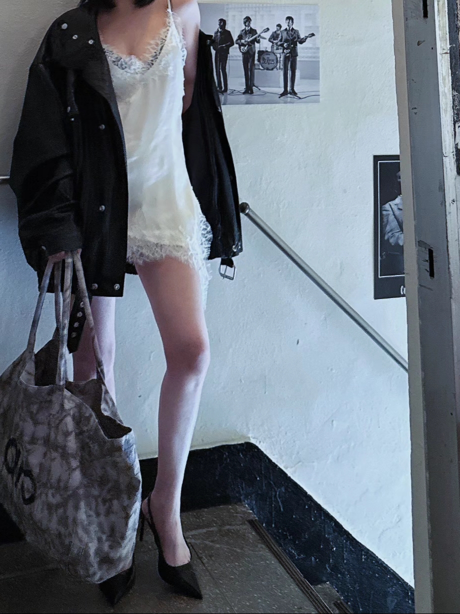 Chanel Cat Eye Eyeglasses Acetate & Black, Alo Yoga Iconic Shopper Tote Bag Grey Tiedye 착용 스타일 - 10