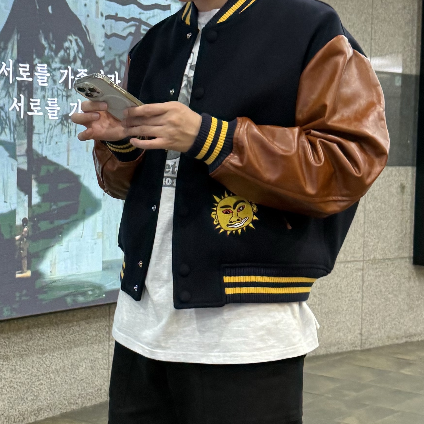 STU X HANK Varsity Jacket Navy 착용 스타일