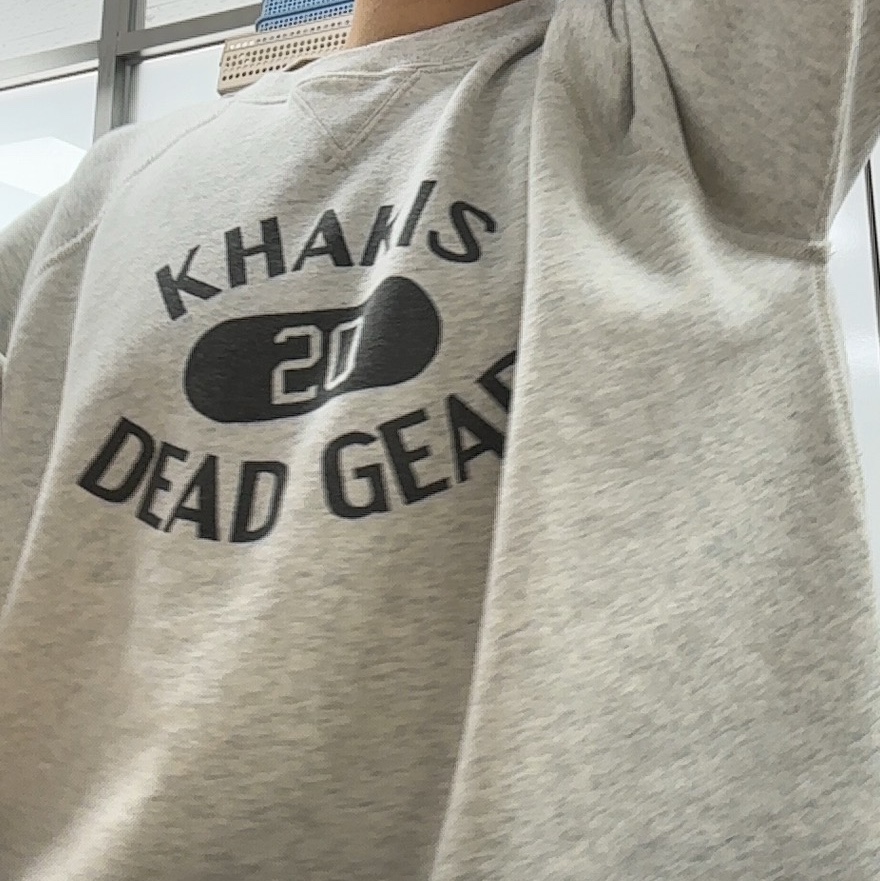 Khakis Major Crewneck Oatmeal 착용 스타일