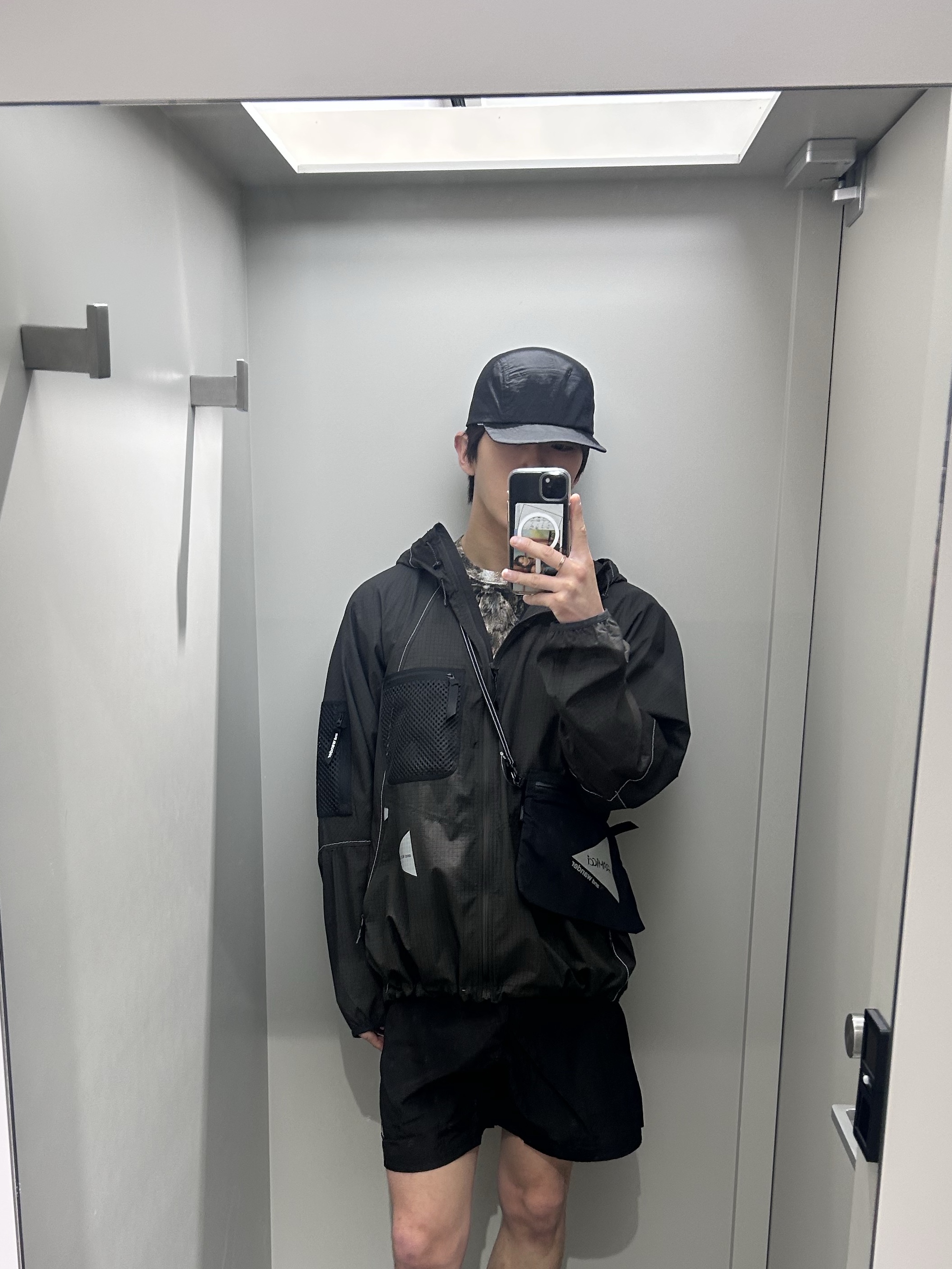 And Wander x Gramicci GR07 Nylon Sacoche Black - 26SS, ROA Helder 5 Inch Shorts Black - 26SS 착용 스타일 - 3