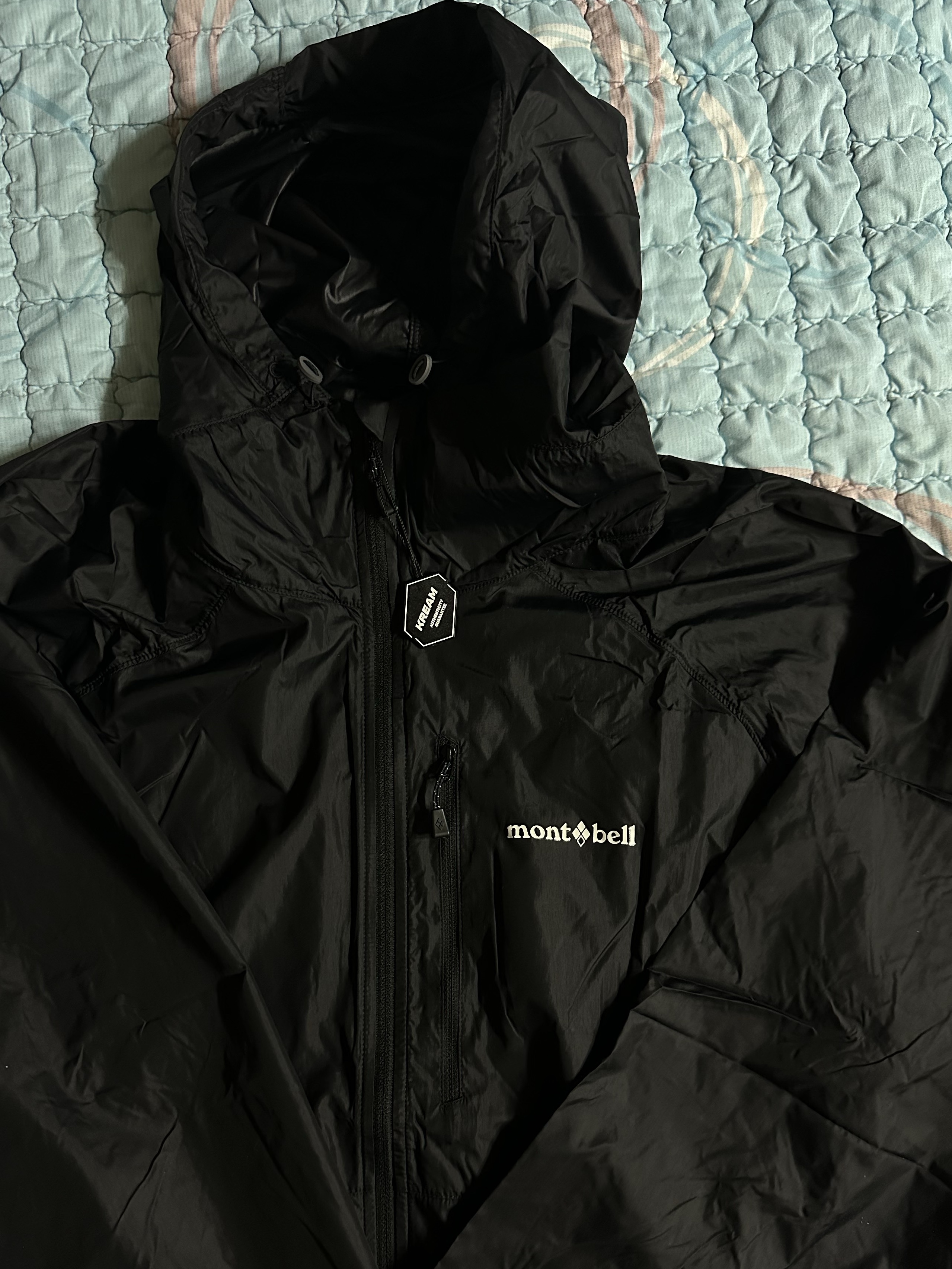 Montbell Wind Blast Hooded Jacket Black 착용 스타일