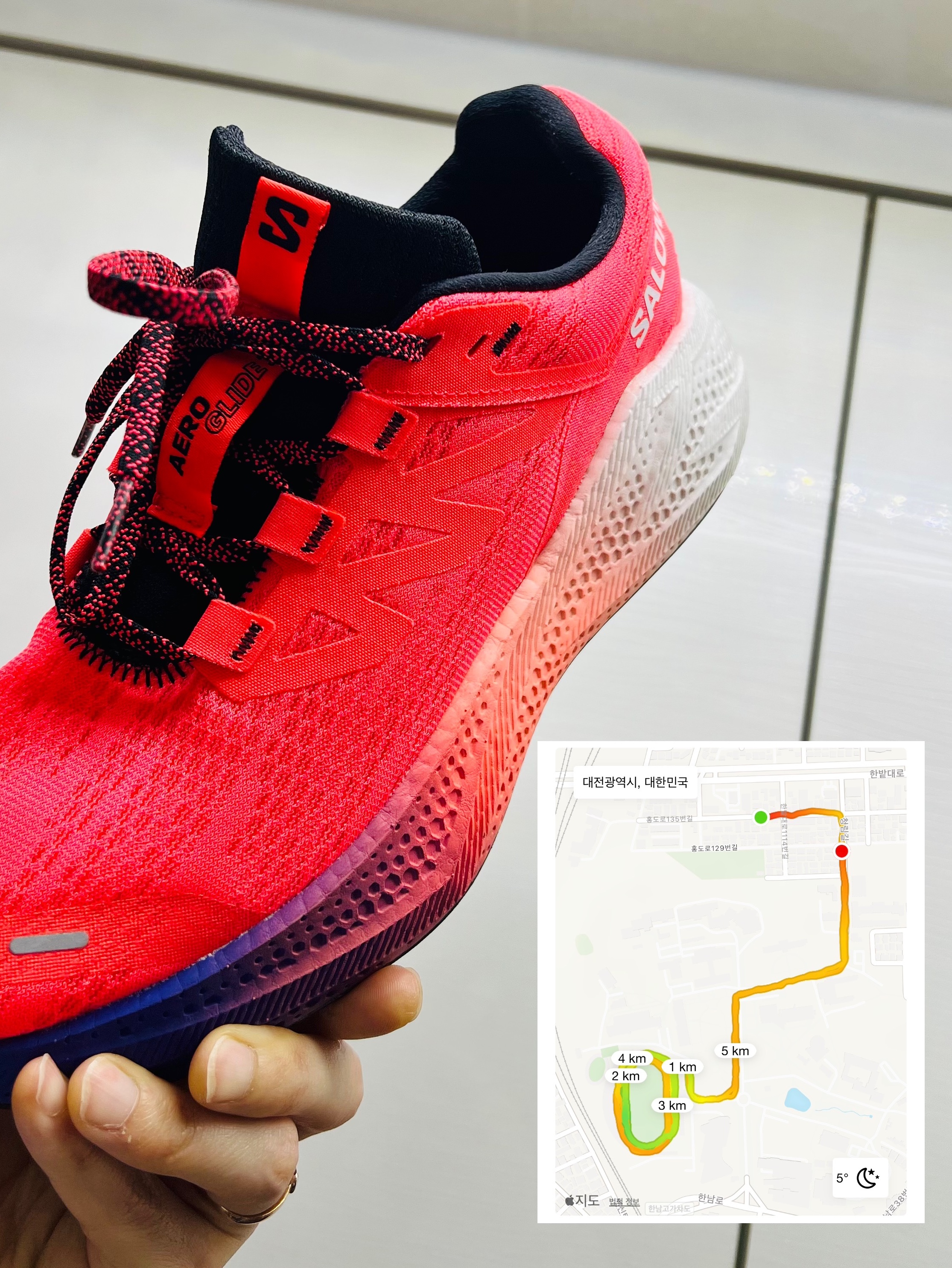 Salomon Aero Glide 3 Gradient Neon Flame White 착용 스타일