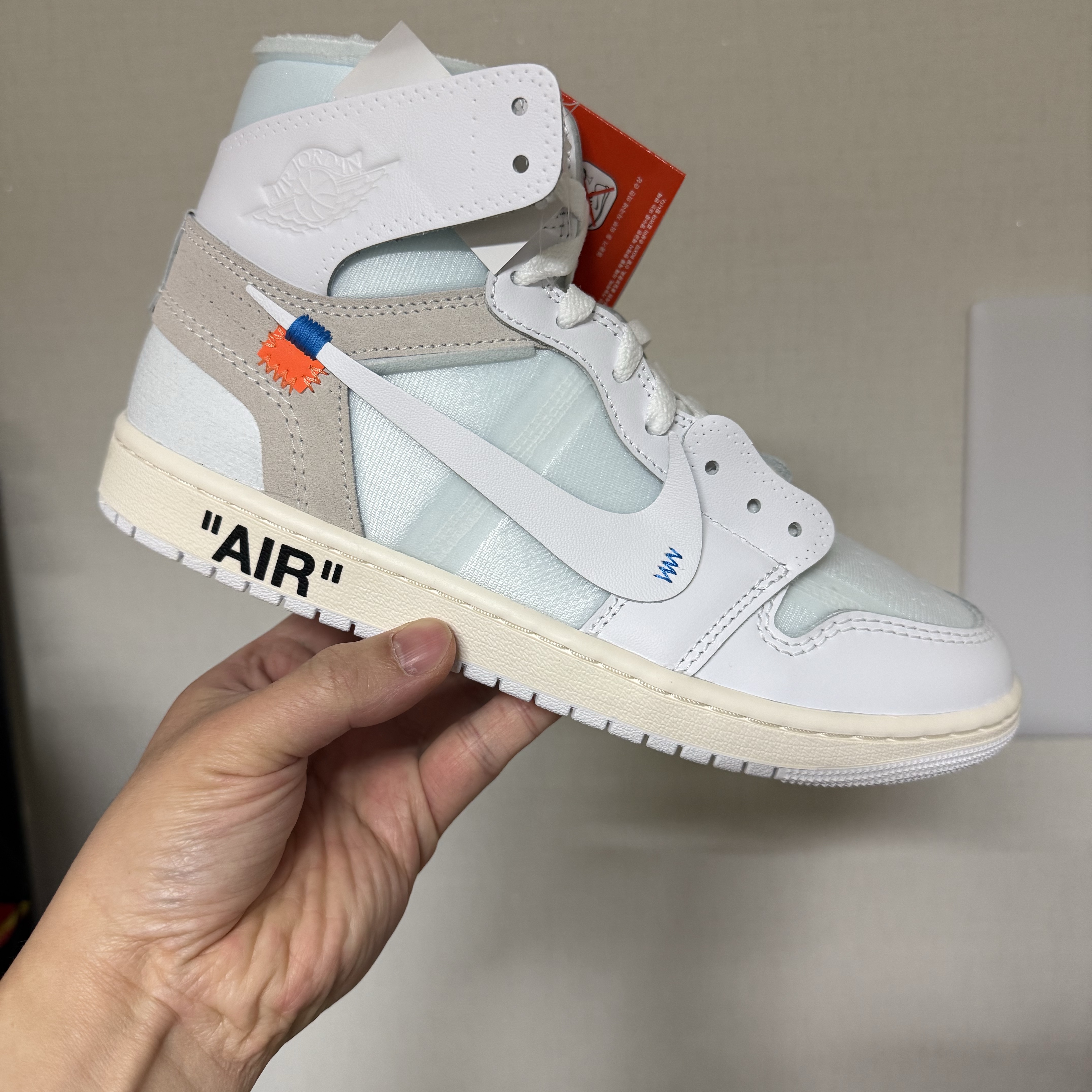 Jordan 1 x Virgil Abloh Archive Retro High Alaska White 착용 스타일 - 1
