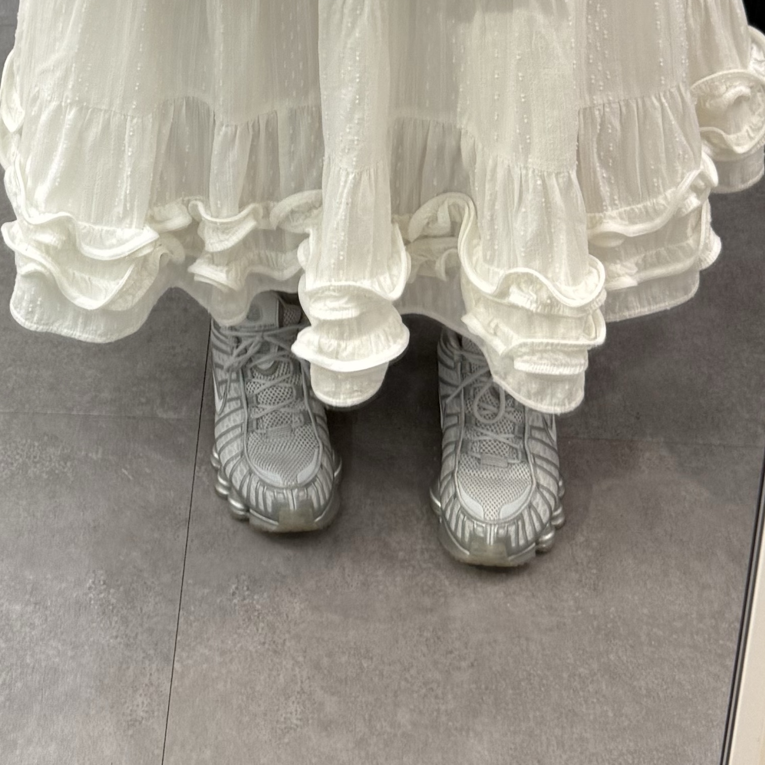 (W) Nike Shox TL Pure Platinum and Metallic Silver 착용 스타일
