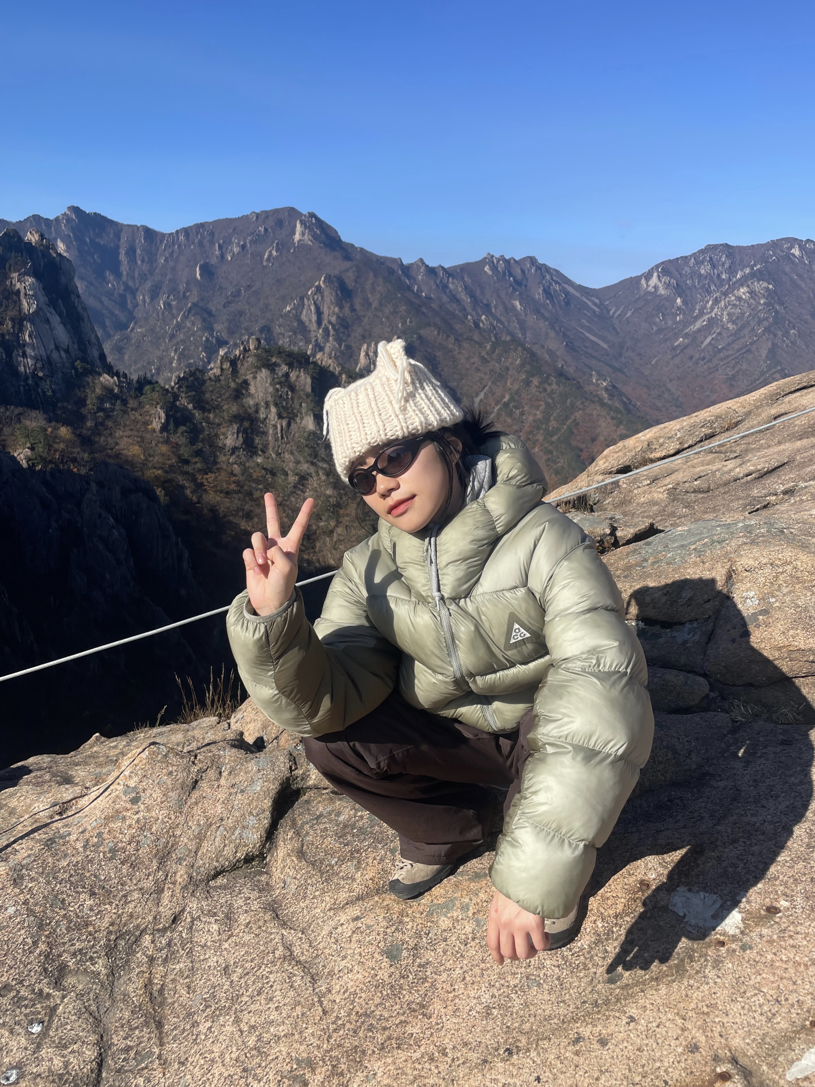 Nike ACG Therma-Fit ADV Lunar Lake Puffer Jacket Light Army - Asia, Keen Jasper Suede Sneakers Silver Mink 착용 스타일 - 2