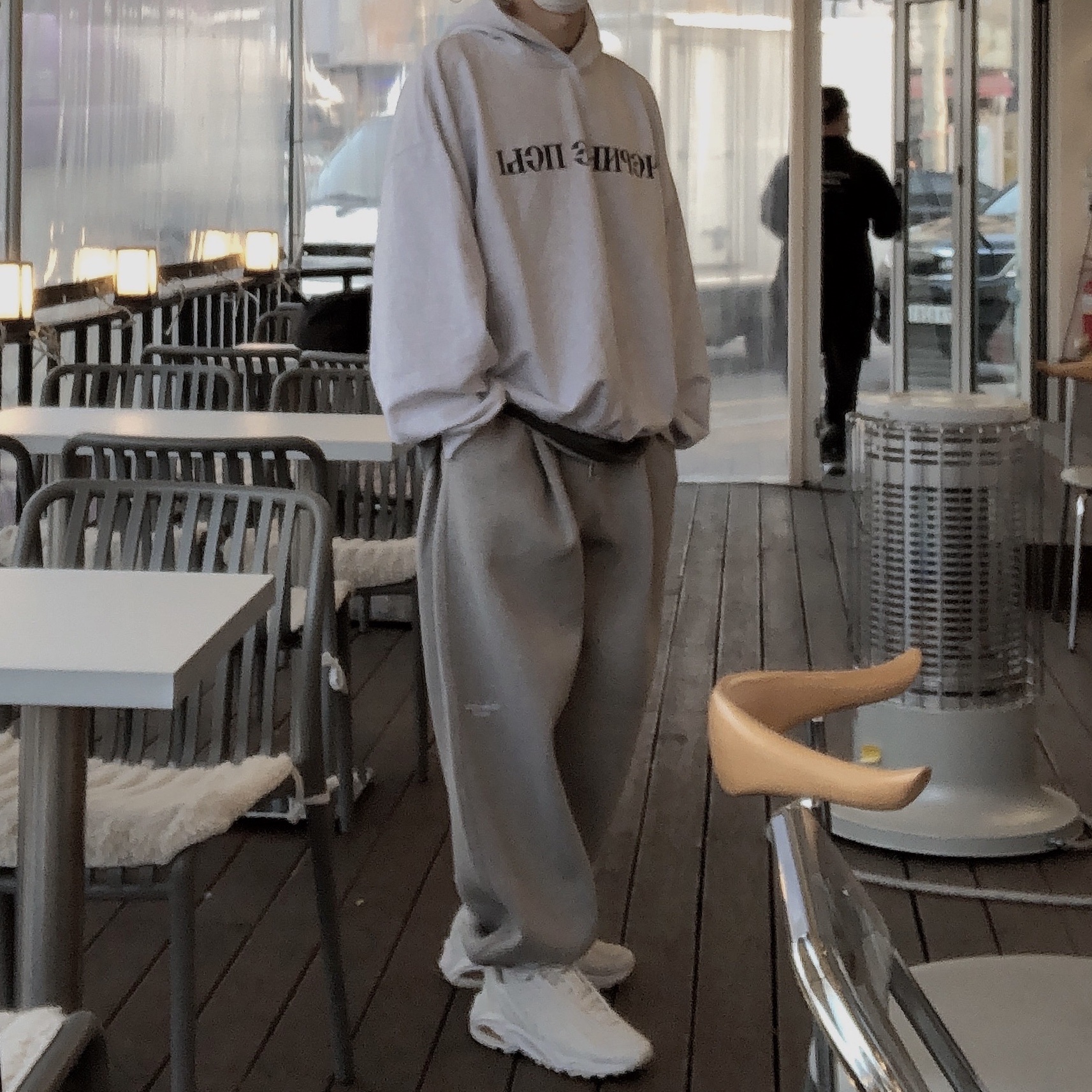 Undermycar Mu.03 Anti Fxxking Logo Play Oversized Sweat Jogger Melange Gray, Nike x Drake Nocta Hot Step Air Terra Triple White 착용 스타일 - 6