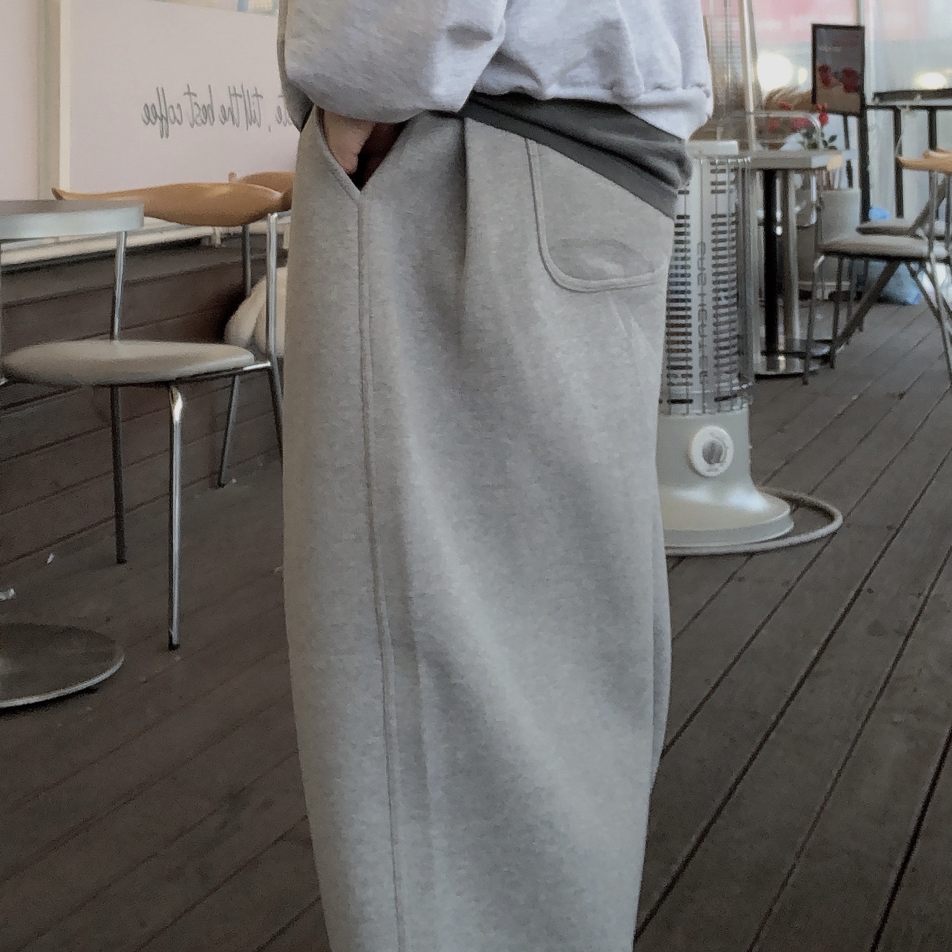 Undermycar Mu.03 Anti Fxxking Logo Play Oversized Sweat Jogger Melange Gray, Nike x Drake Nocta Hot Step Air Terra Triple White 착용 스타일 - 4