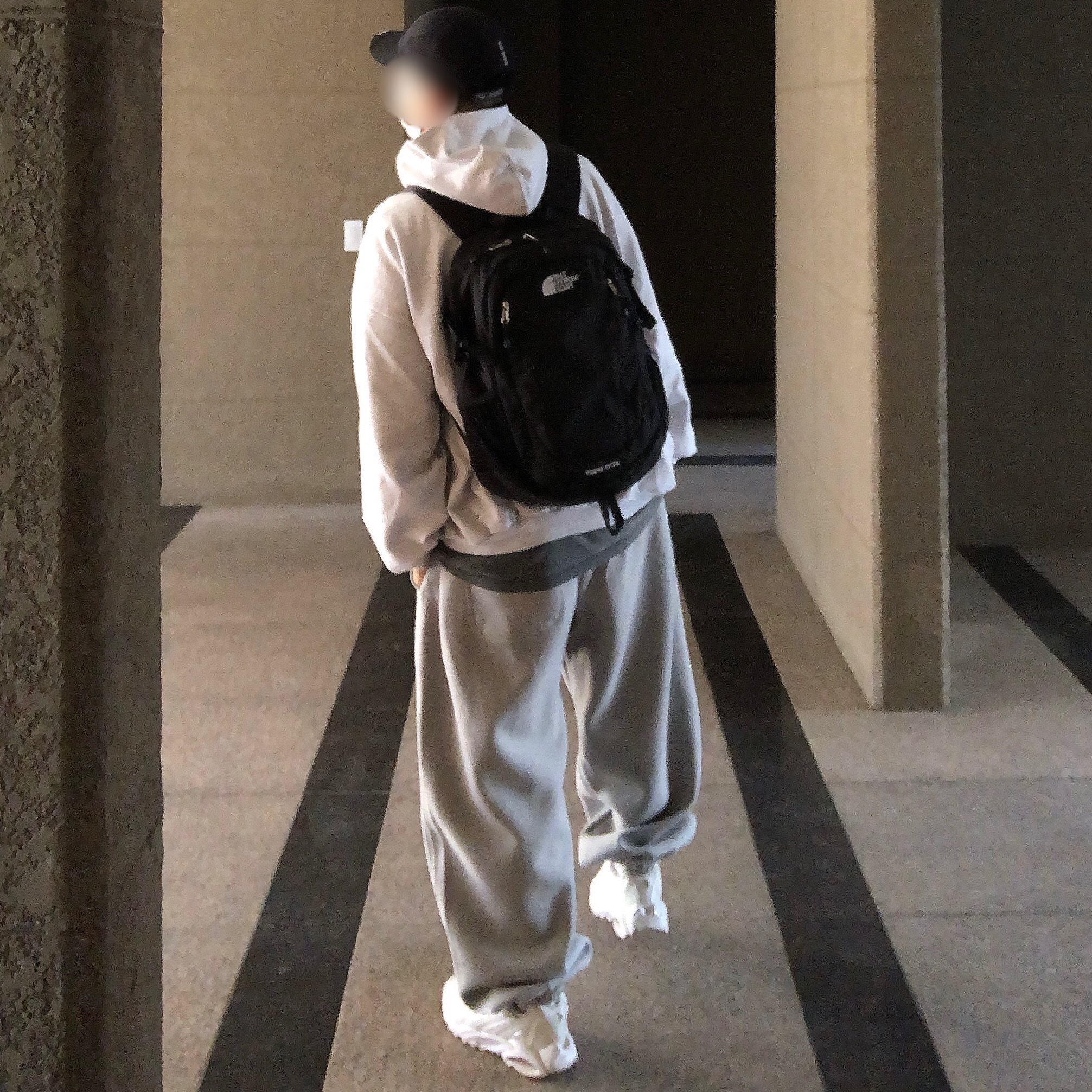 Undermycar Mu.03 Anti Fxxking Logo Play Oversized Sweat Jogger Melange Gray 착용 스타일 - 3