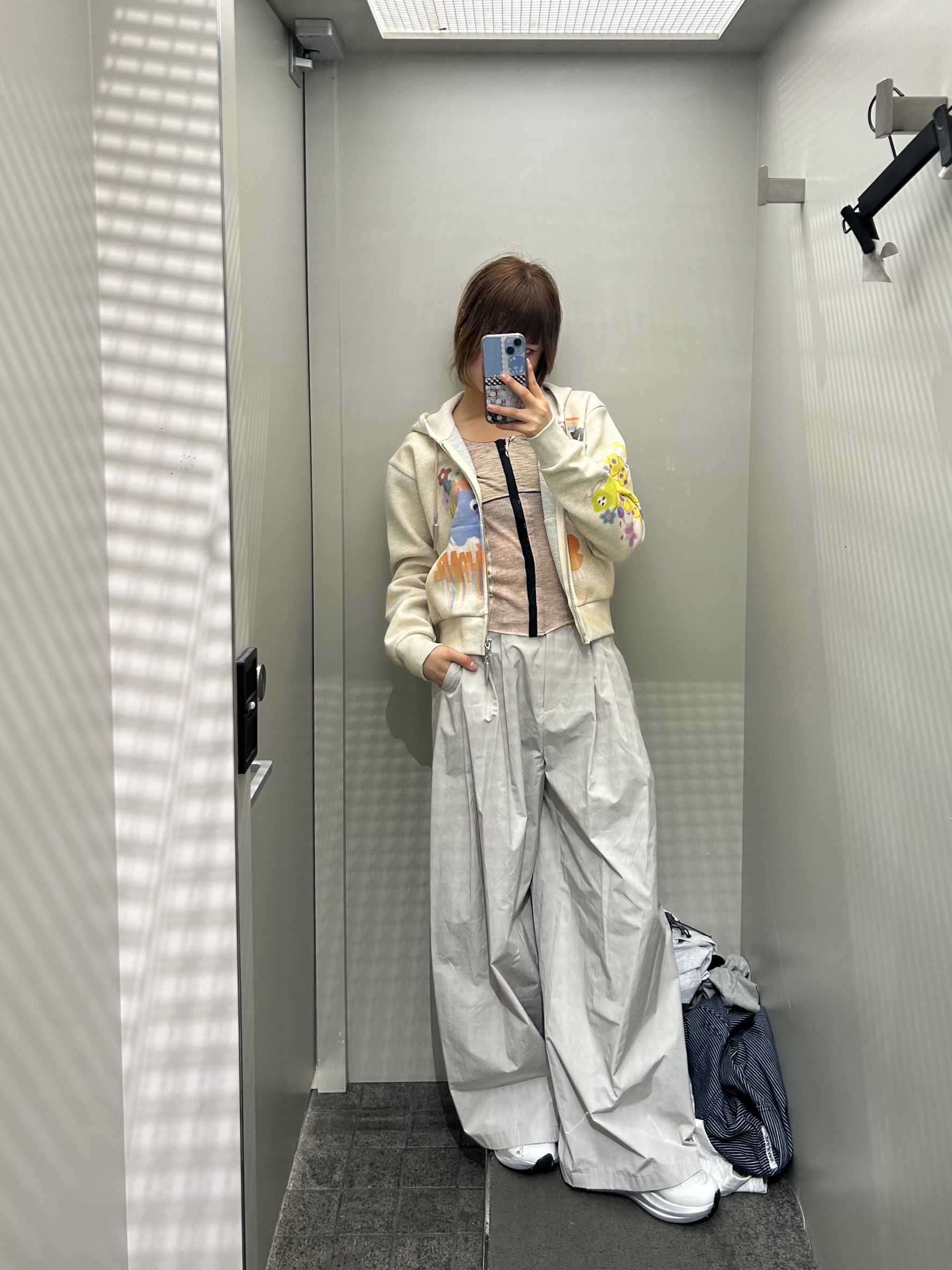 Sankuanz B26SSUTZ0101 Graphic Zip Up Hoodie Beige - 26SS 착용 스타일 - 2