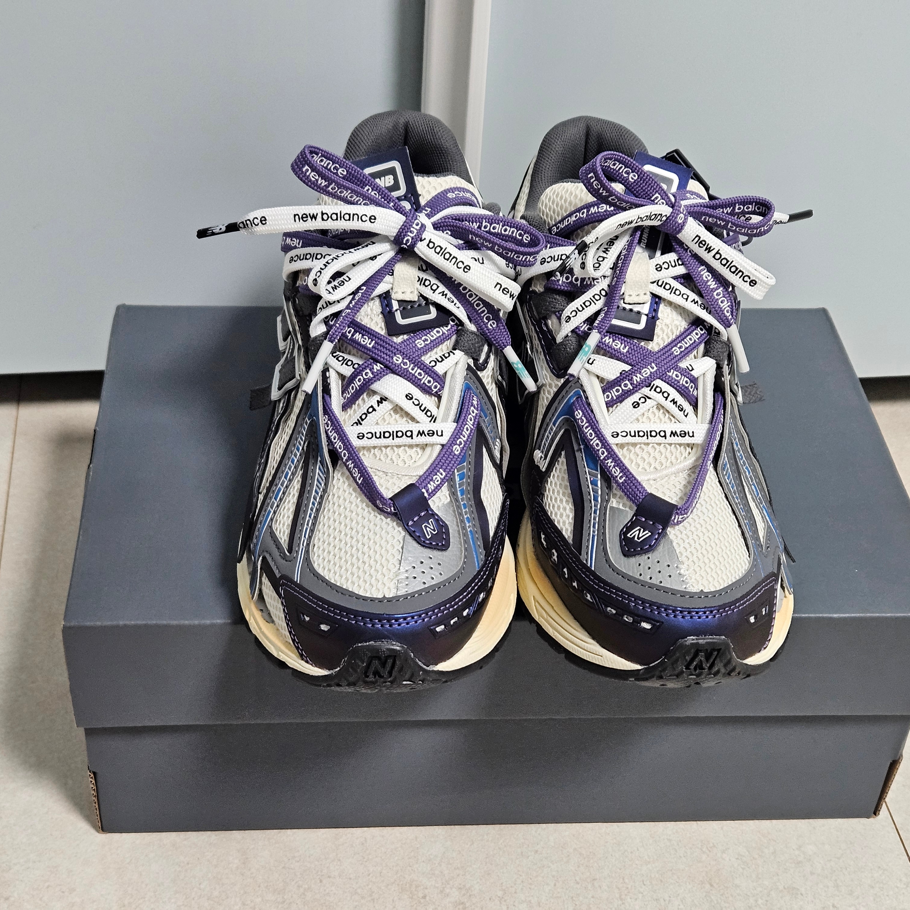 New Balance 1906A Inkwell Sea Salt 착용 스타일 - 2