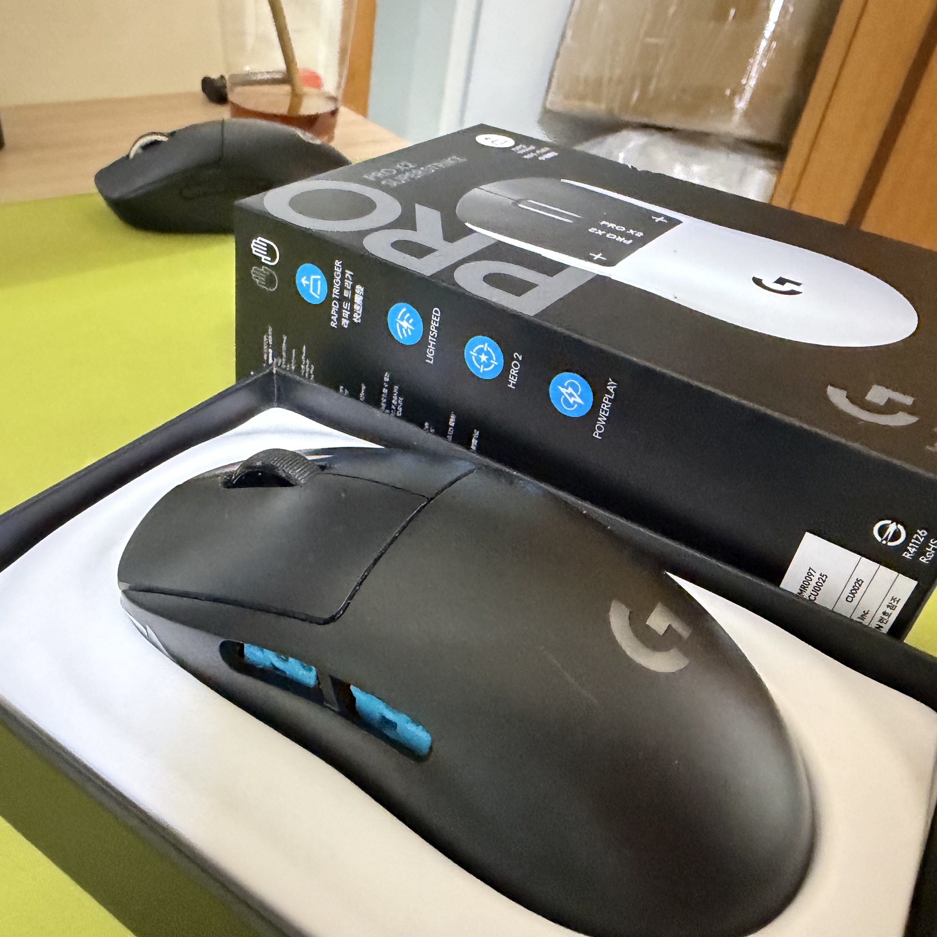 Logitech G Pro X 2 Superstrike Wireless Gaming Mouse Silver Black (Korean Ver.) 착용 스타일 - 4