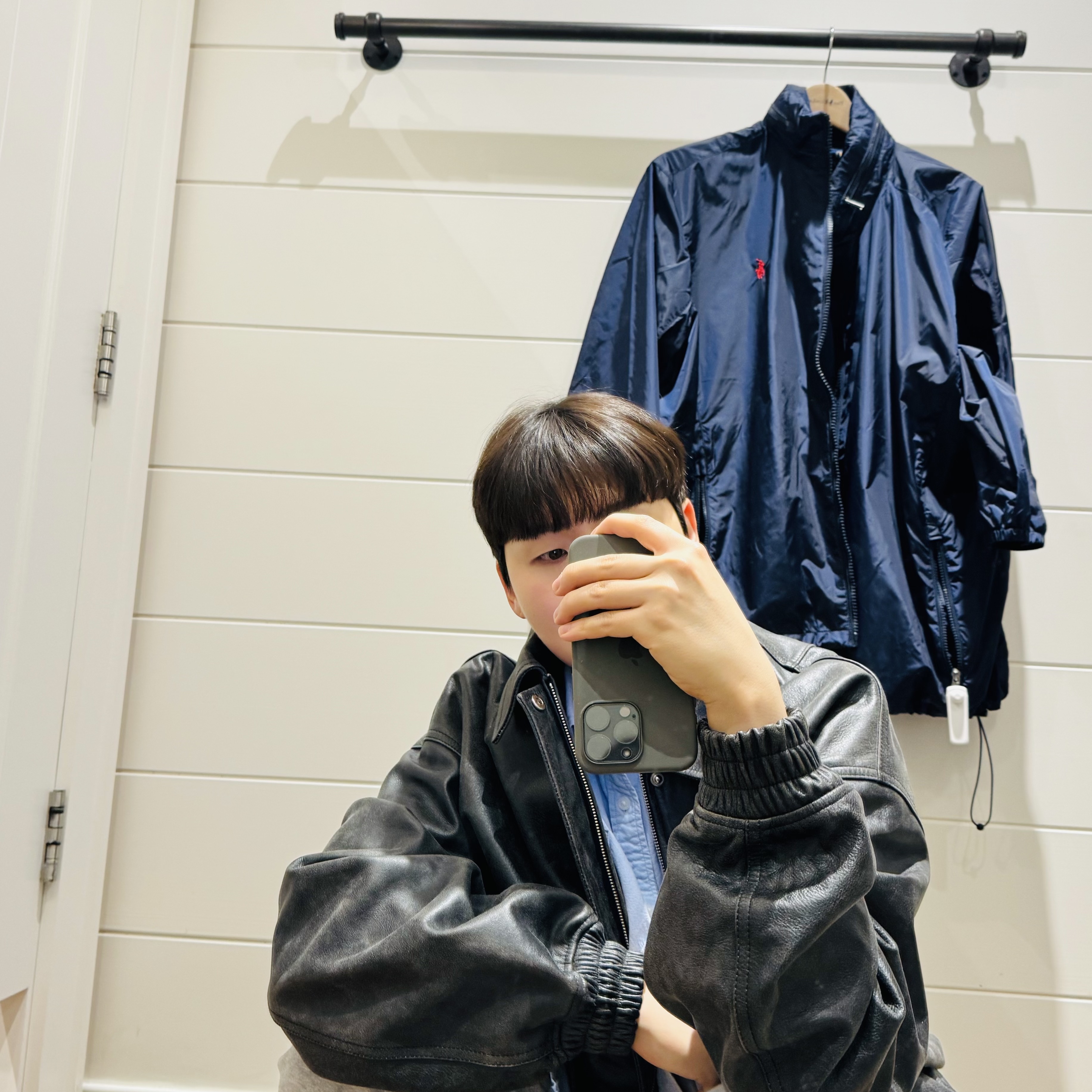 Stu Overfit Leather Jacket Black 착용 스타일