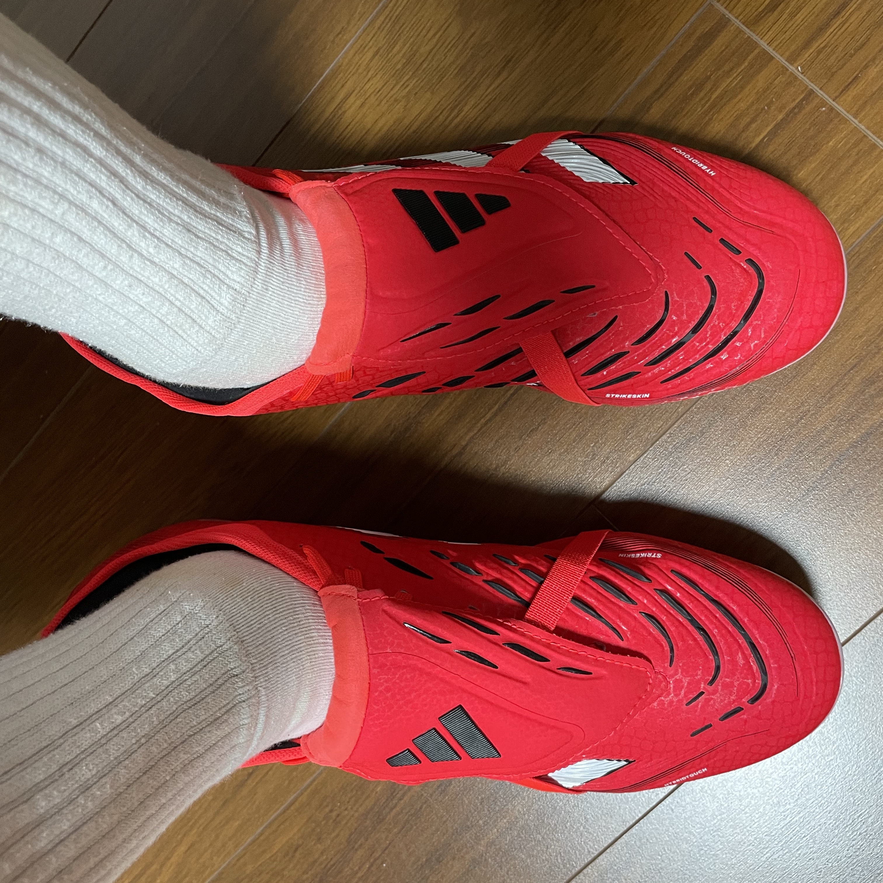 Adidas Predator Pro Foldover Tongue FG/MG Lucid Red Cloud White 착용 스타일 - 1