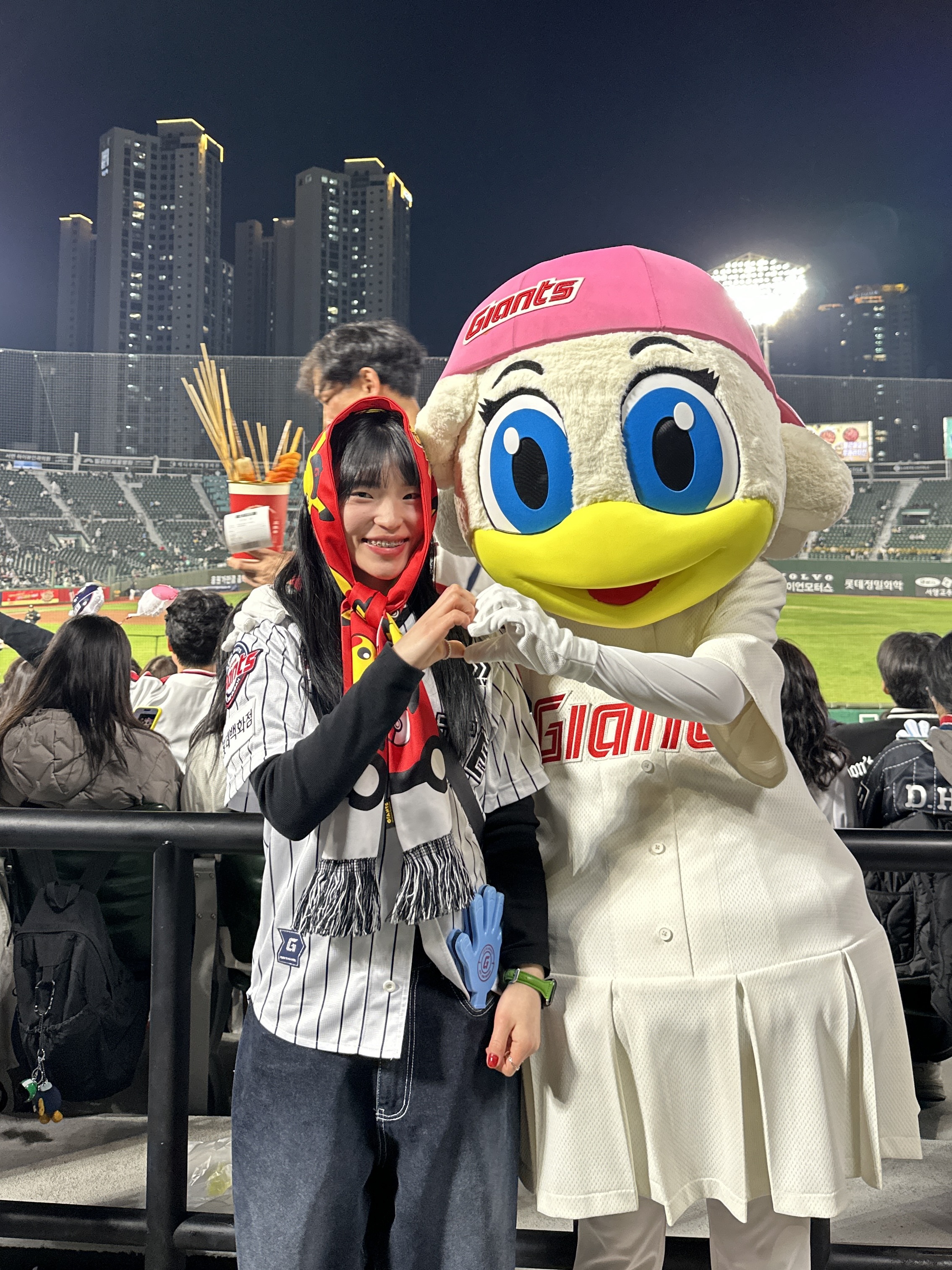 Lotte Giants Old Stripe Professional Uniform Multi (Non Marking Ver.), Pokemon x Lotte Giants Pikachu Scarf Red Black 착용 스타일 - 3