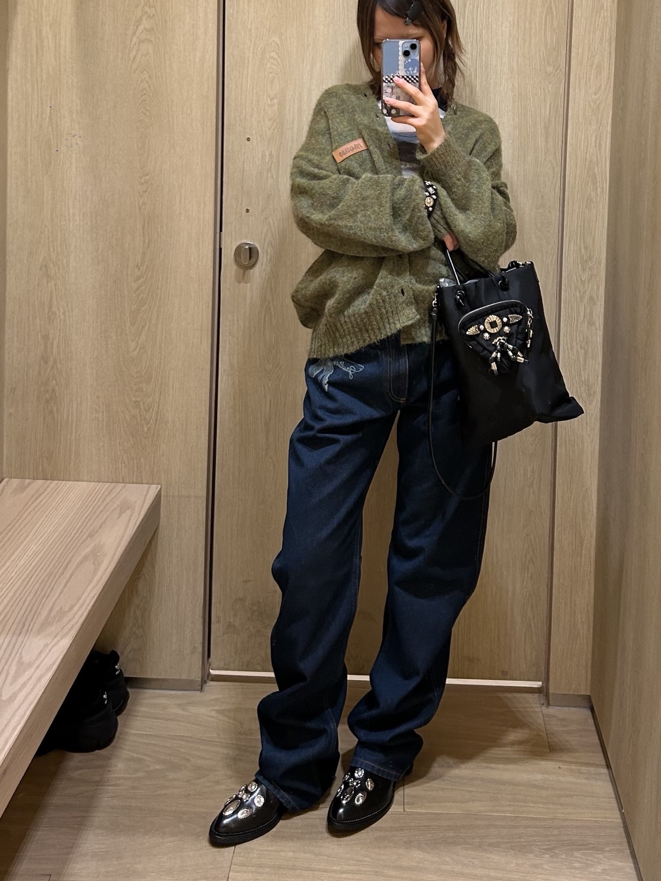 Toga Pulla AJ990 Polido Black - 25FW, Toga Too Triangle Pouch Bag Black - 26SS 착용 스타일 - 2