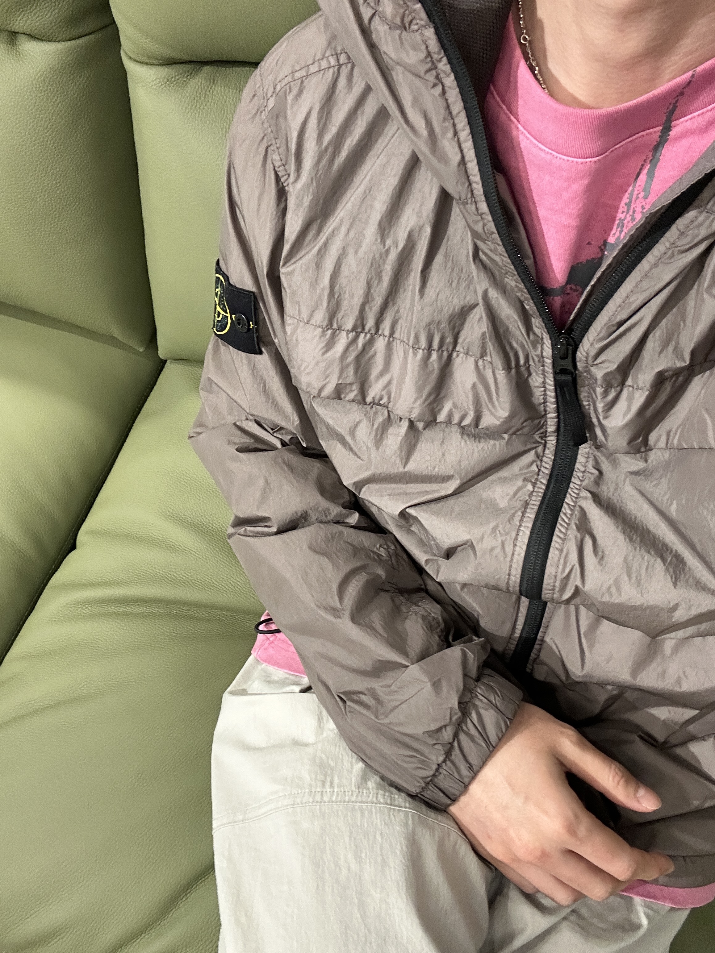 Stone Island 40922 Garment Dyed Crinkle Reps R-Nylon Hooded Jacket Dove Grey - 24SS 착용 스타일