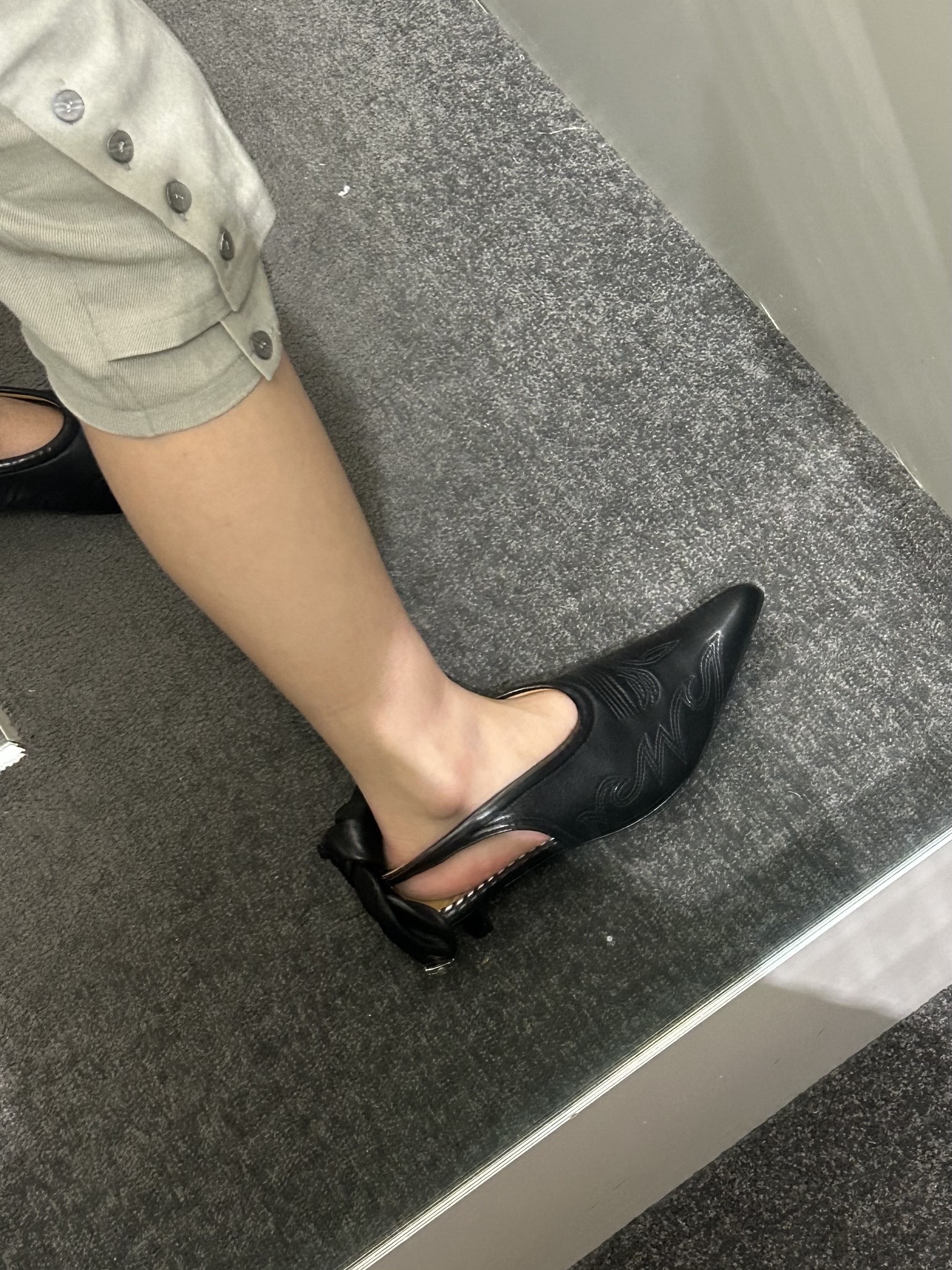 Toga Pulla AJ1457 Soft Leather Black - 26SS 착용 스타일 - 3