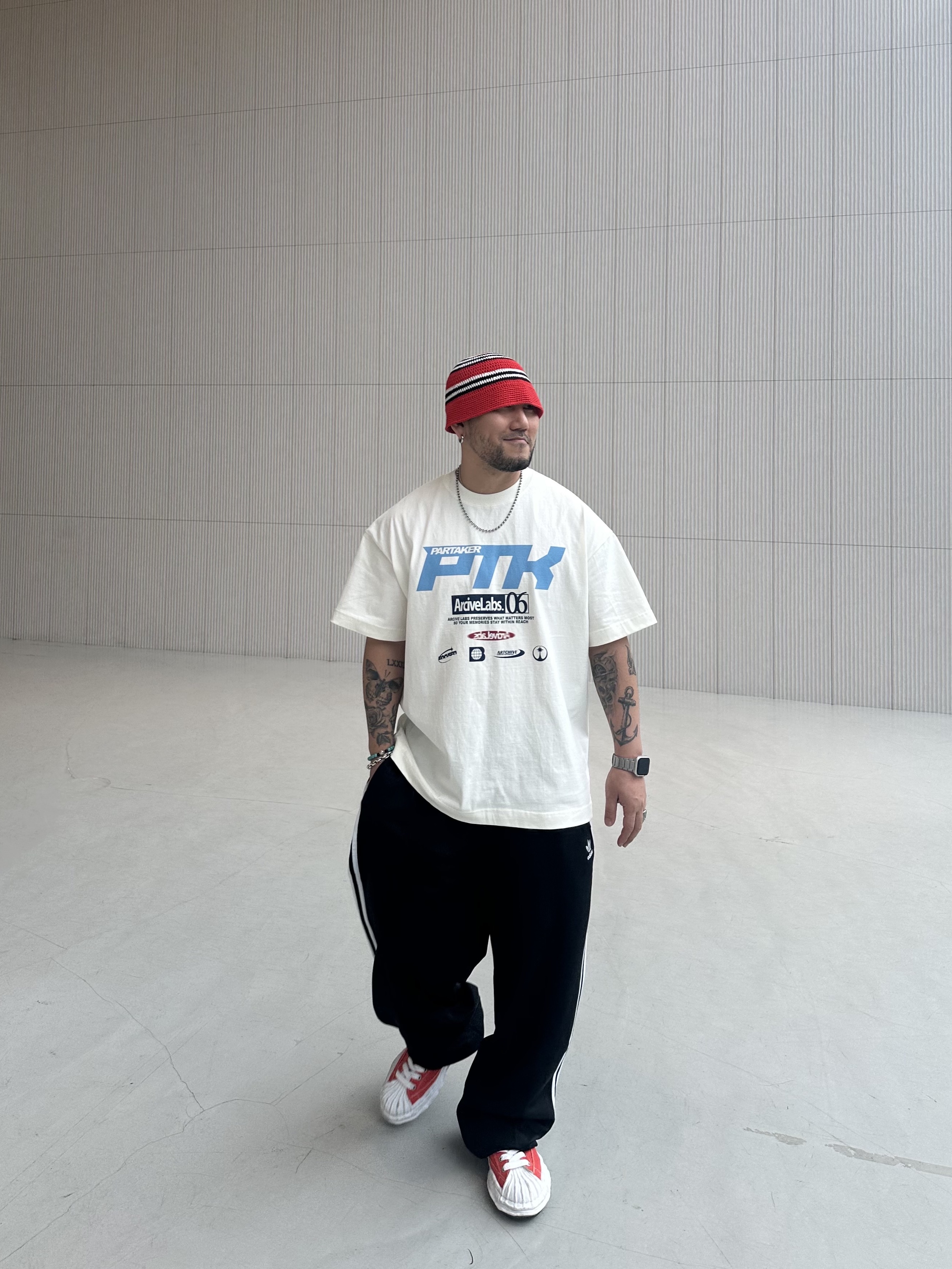 Adidas Adicolor Baggy Fit Firebird Track Pants Black - KR Sizing, Maison Mihara Yasuhiro Blakey OG Sole Canvas Low-top Sneakers Orange 착용 스타일 - 2