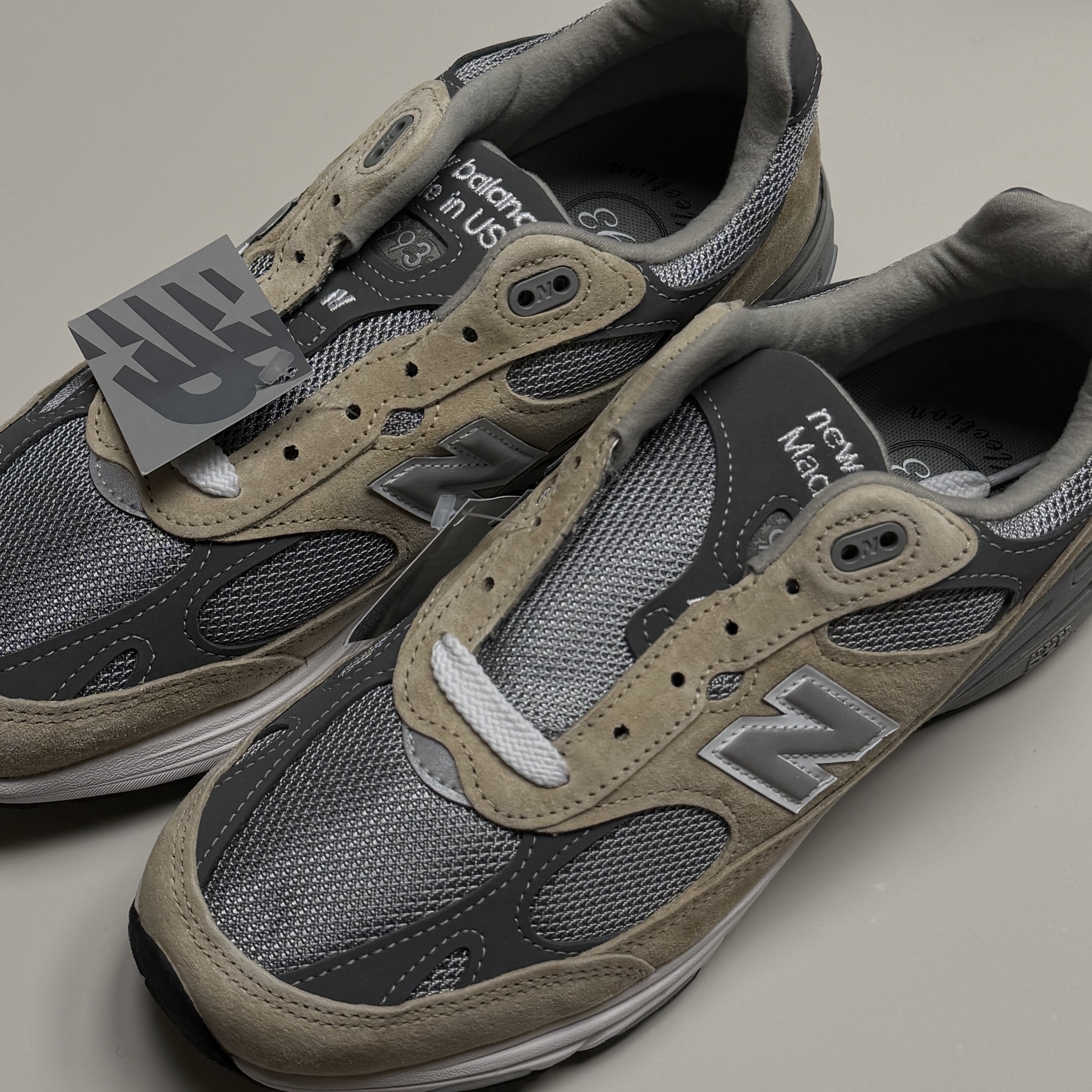 New Balance 993 Made in USA Incense Medium Grey - D Standard 착용 스타일 - 2