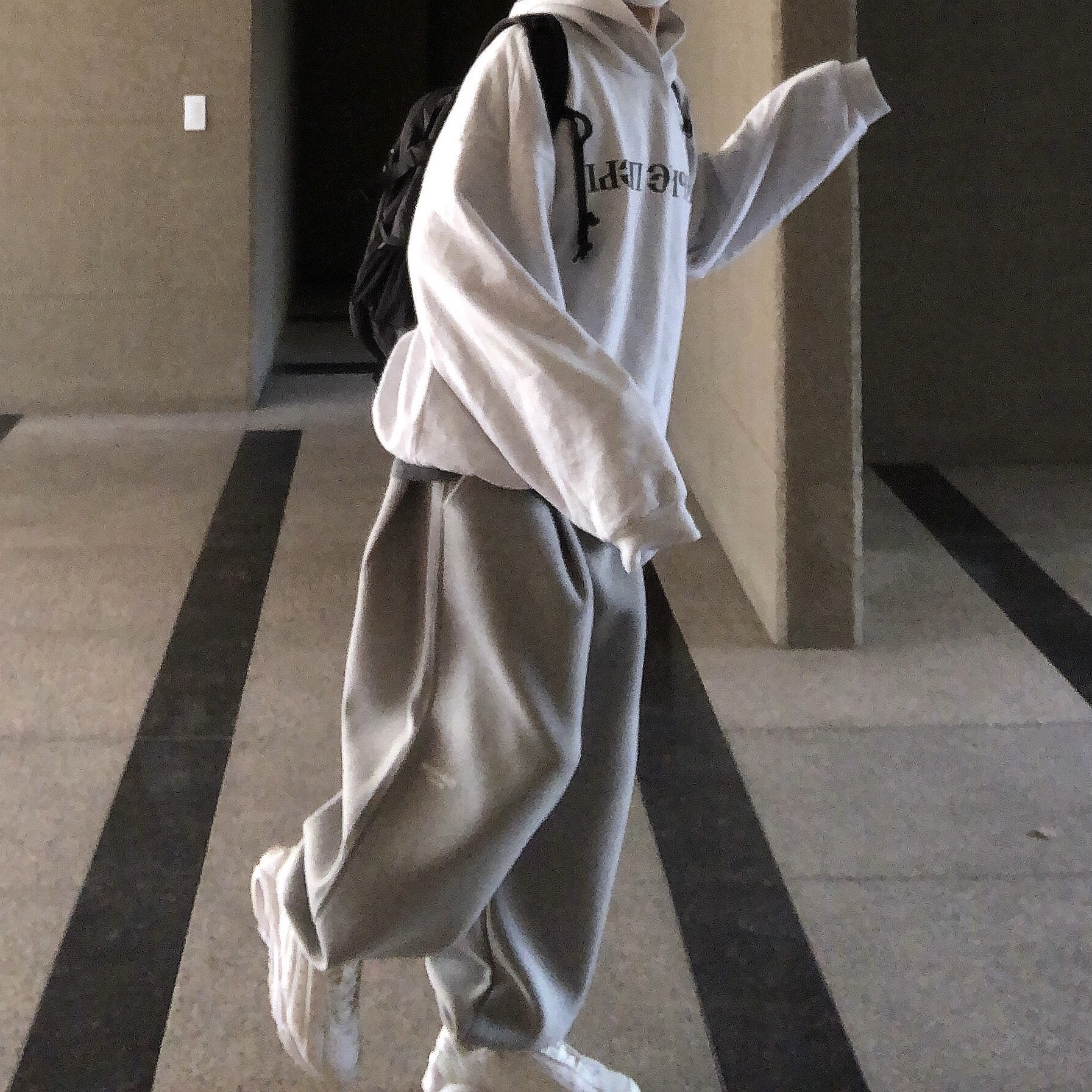 Undermycar Mu.03 Anti Fxxking Logo Play Oversized Sweat Jogger Melange Gray 착용 스타일 - 3